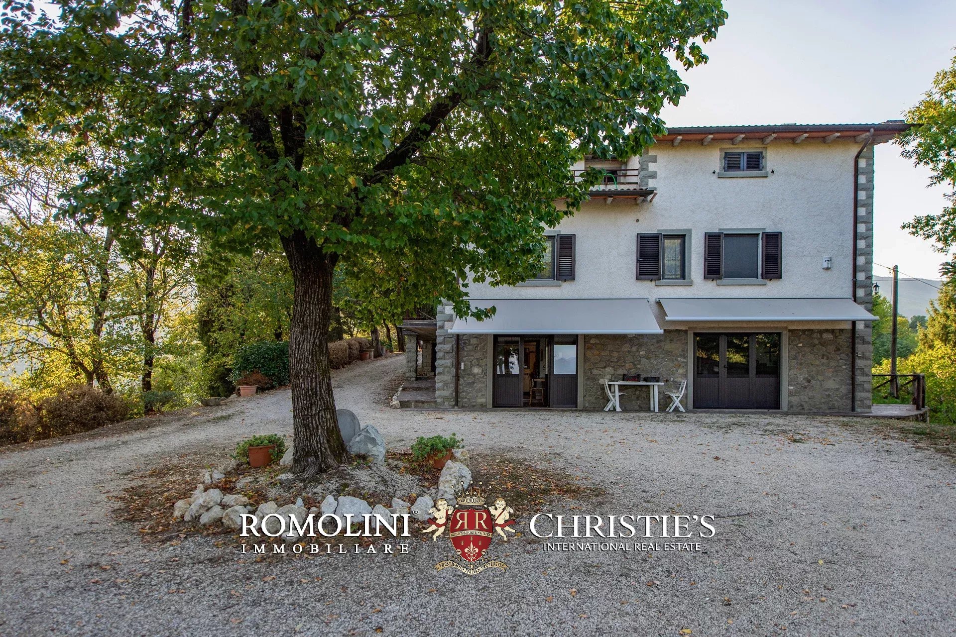 FARMHOUSE WITH PANORAMIC VIEWS FOR SALE IN TUSCANY, CAPRESE MICHELANGELO
