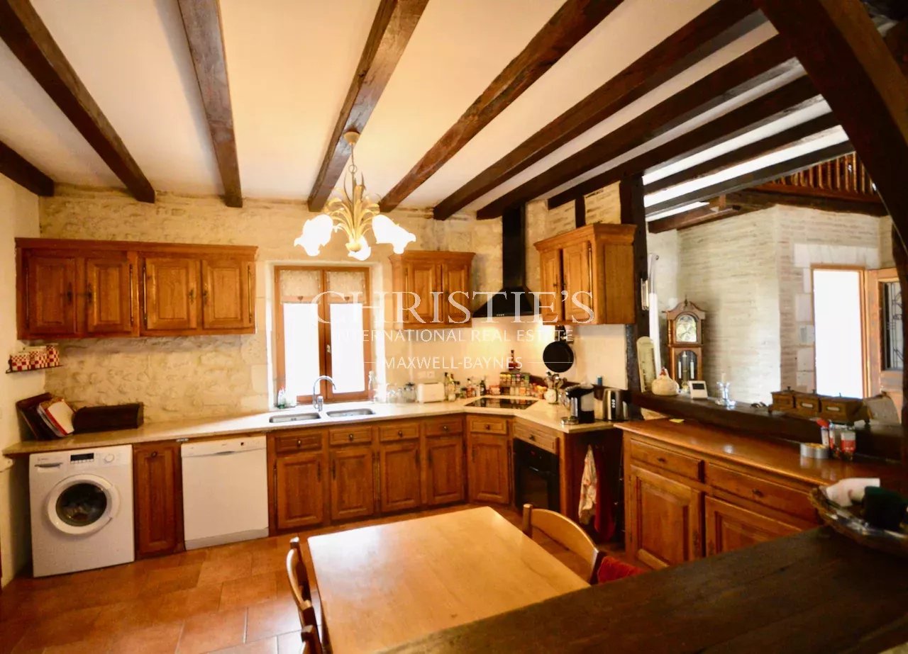 6 Bedroom Villa/Townhouse's Image 14