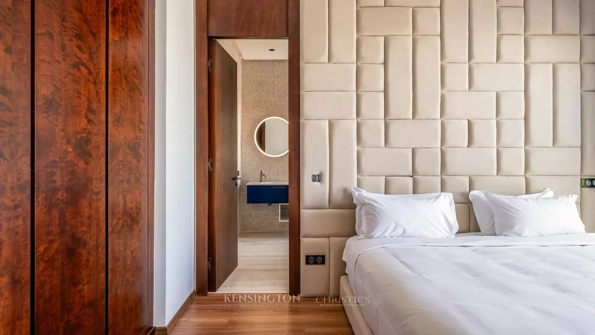 5 Bedroom Villa/Townhouse's Image 37