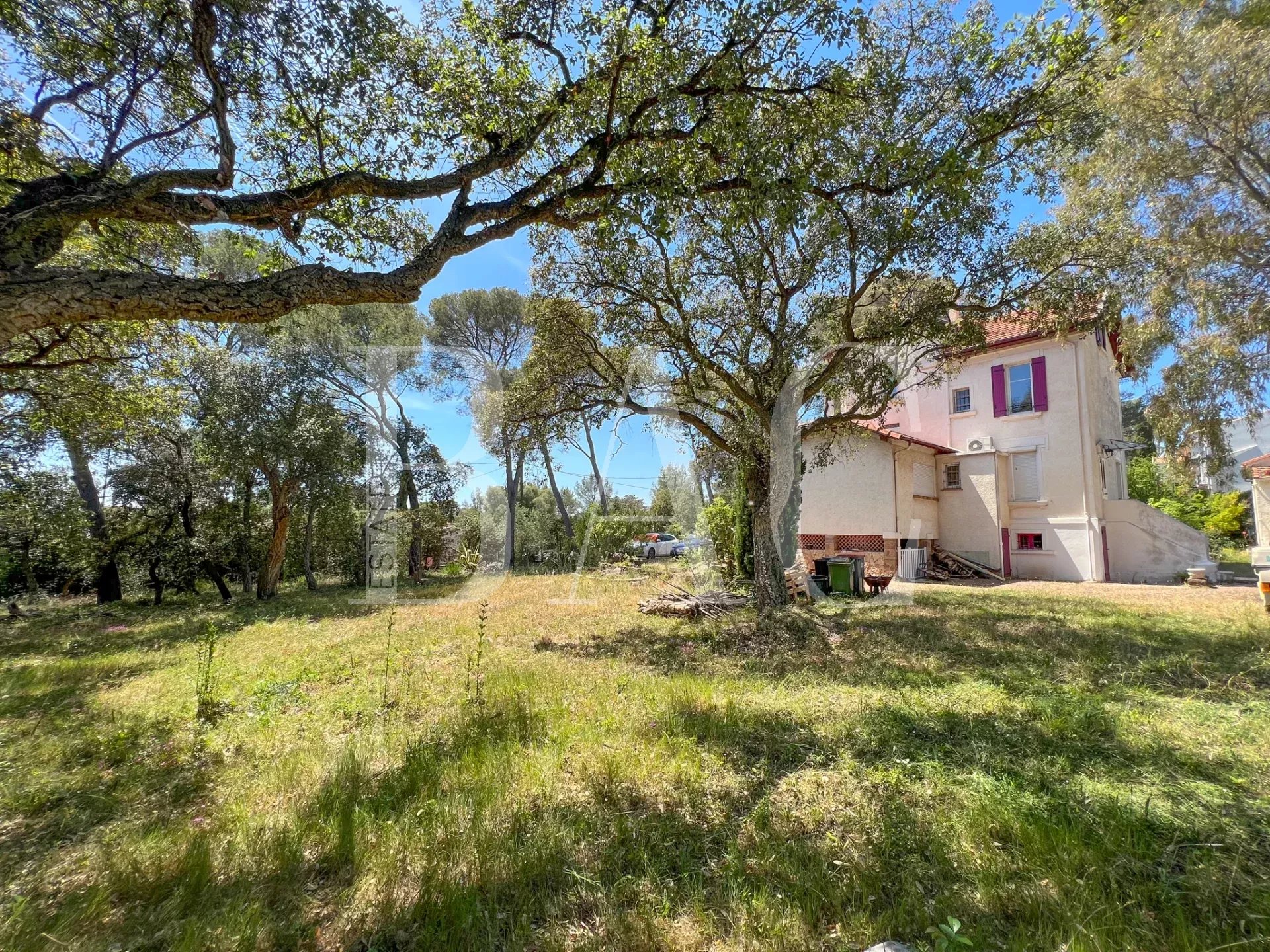 Saint-Raphaël, a charming listed 1920s residence