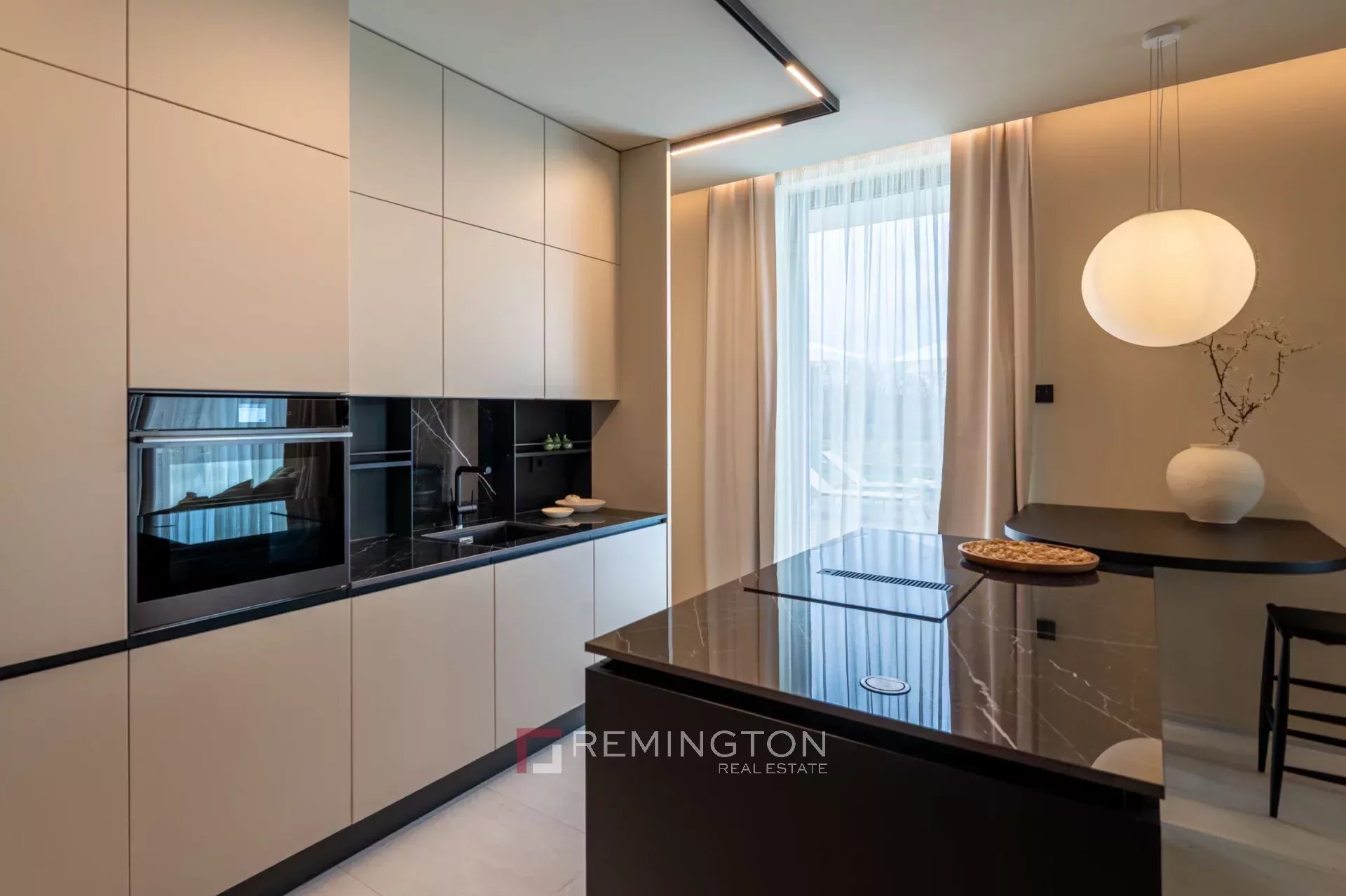 4 Bedroom Villa/Townhouse's Image 3