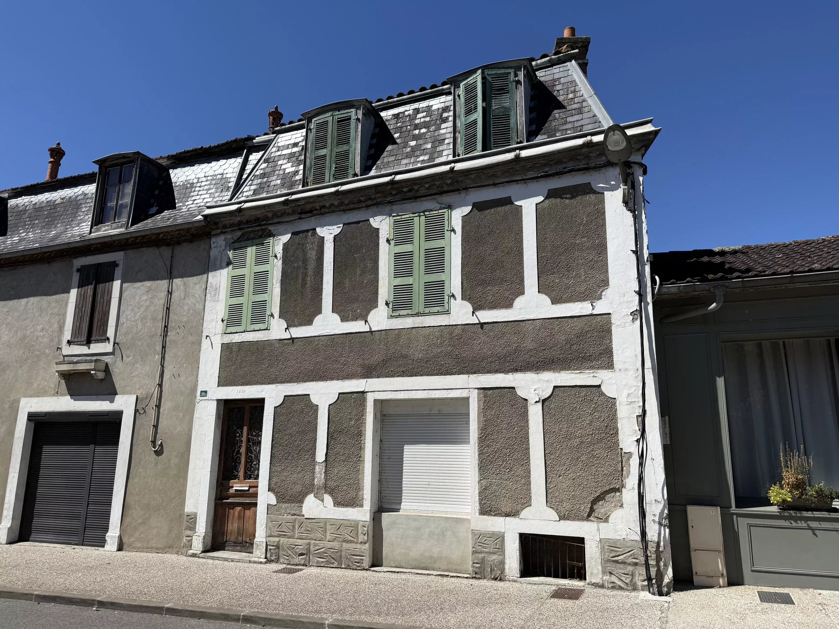 Maison à rénover, avec jardin, au centre ville de Sauveterre de Béarn