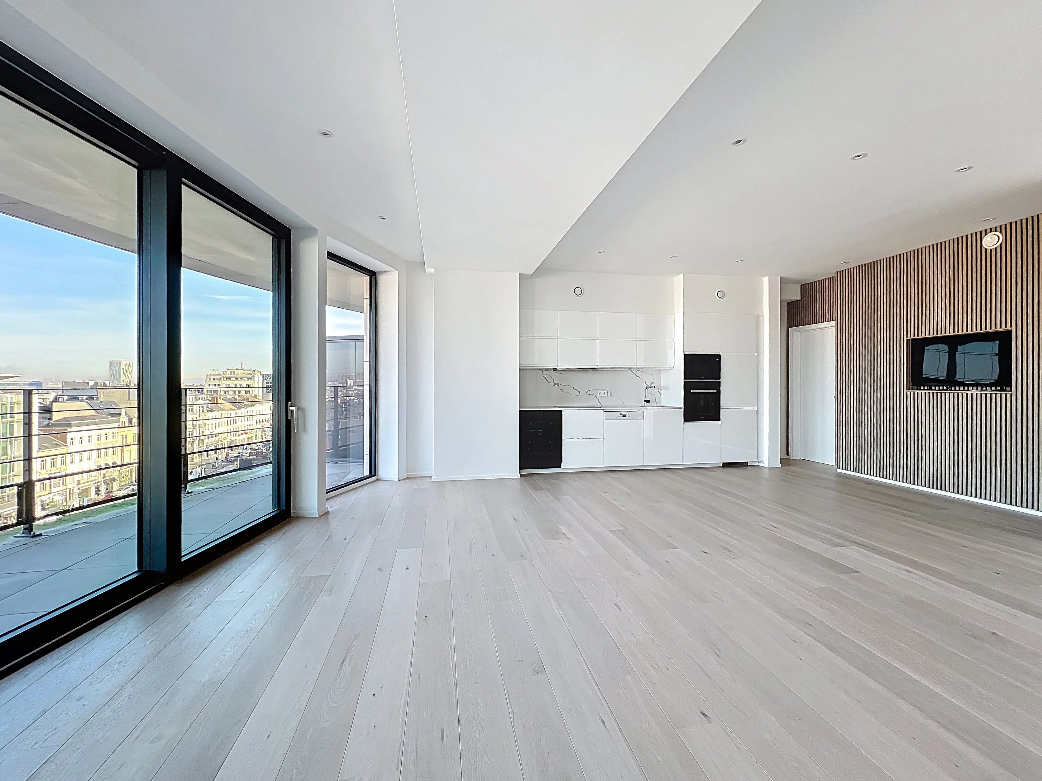 Ixelles - Very nice bright 4 bedroom terrace apartment