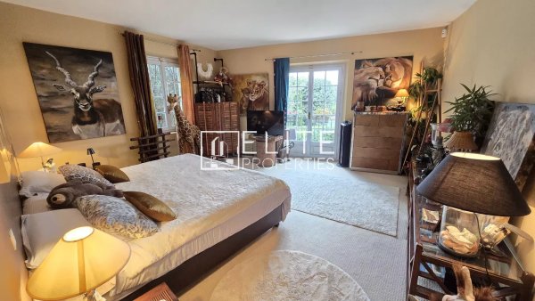 260 m² HOUSE – HEATED POOL – ROQUEFORT-LES-PINS — photo 6