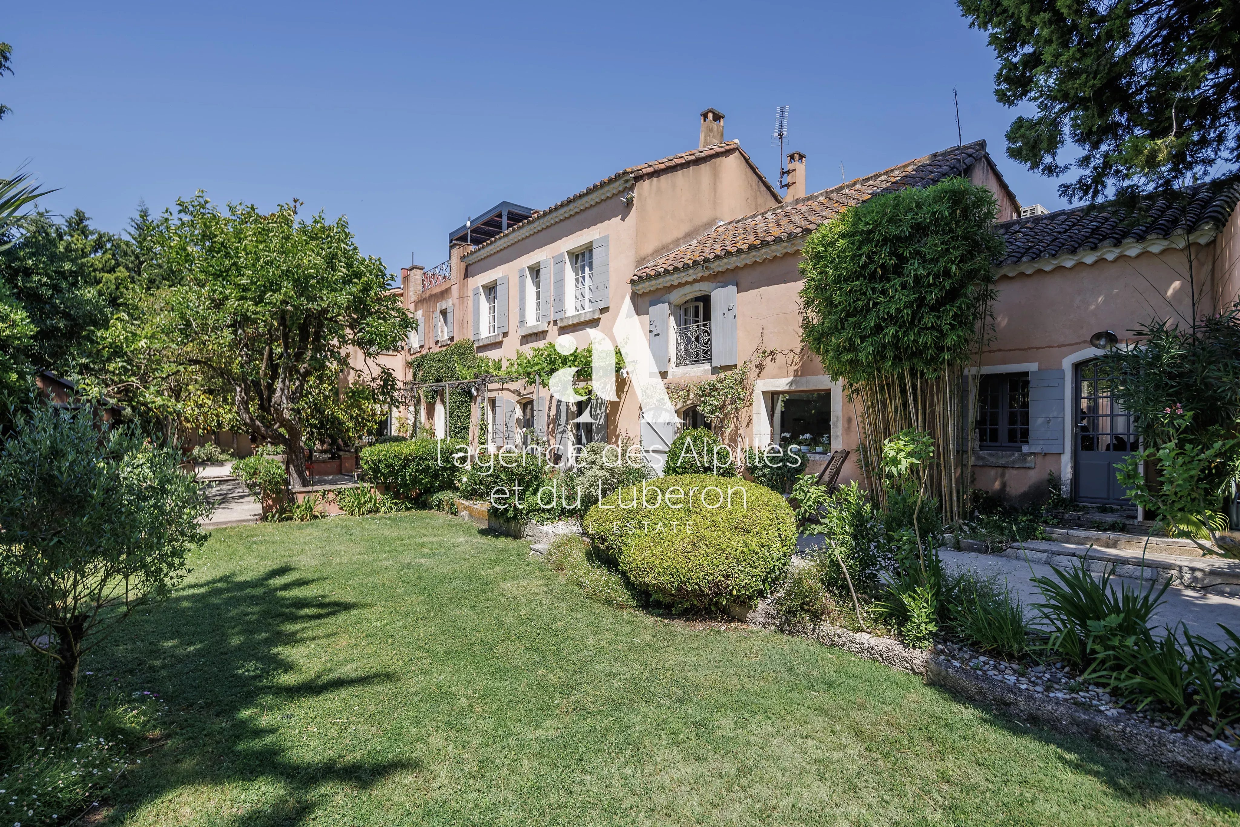 PARADOU - NEAR VILLAGE CENTER