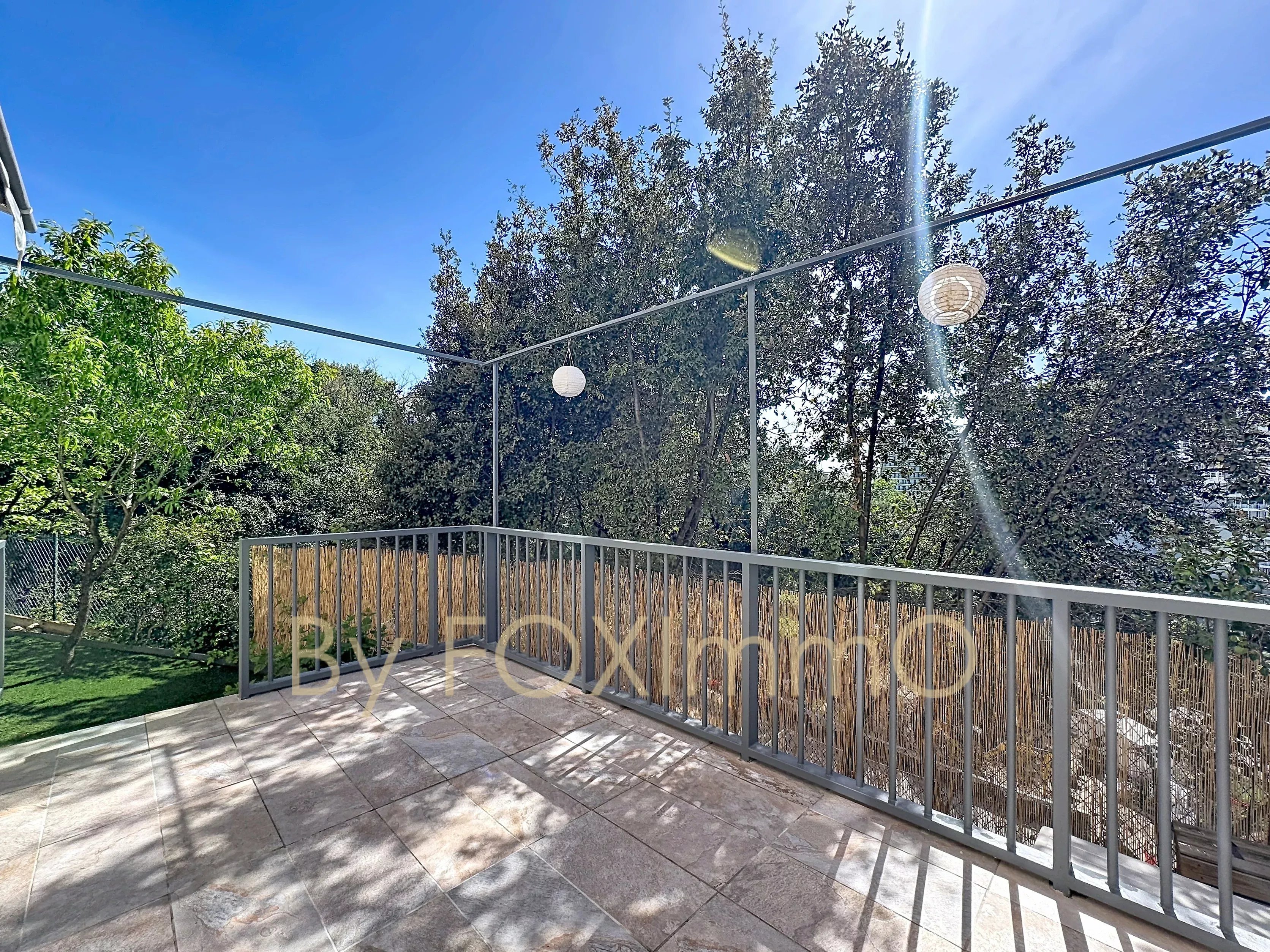 نادر نيس غرب – شقة من غرفتين في الطابق الأرضي مع حديقة، 60 متر مربع خارجي، جراج، ترام على بعد مسافة مشي