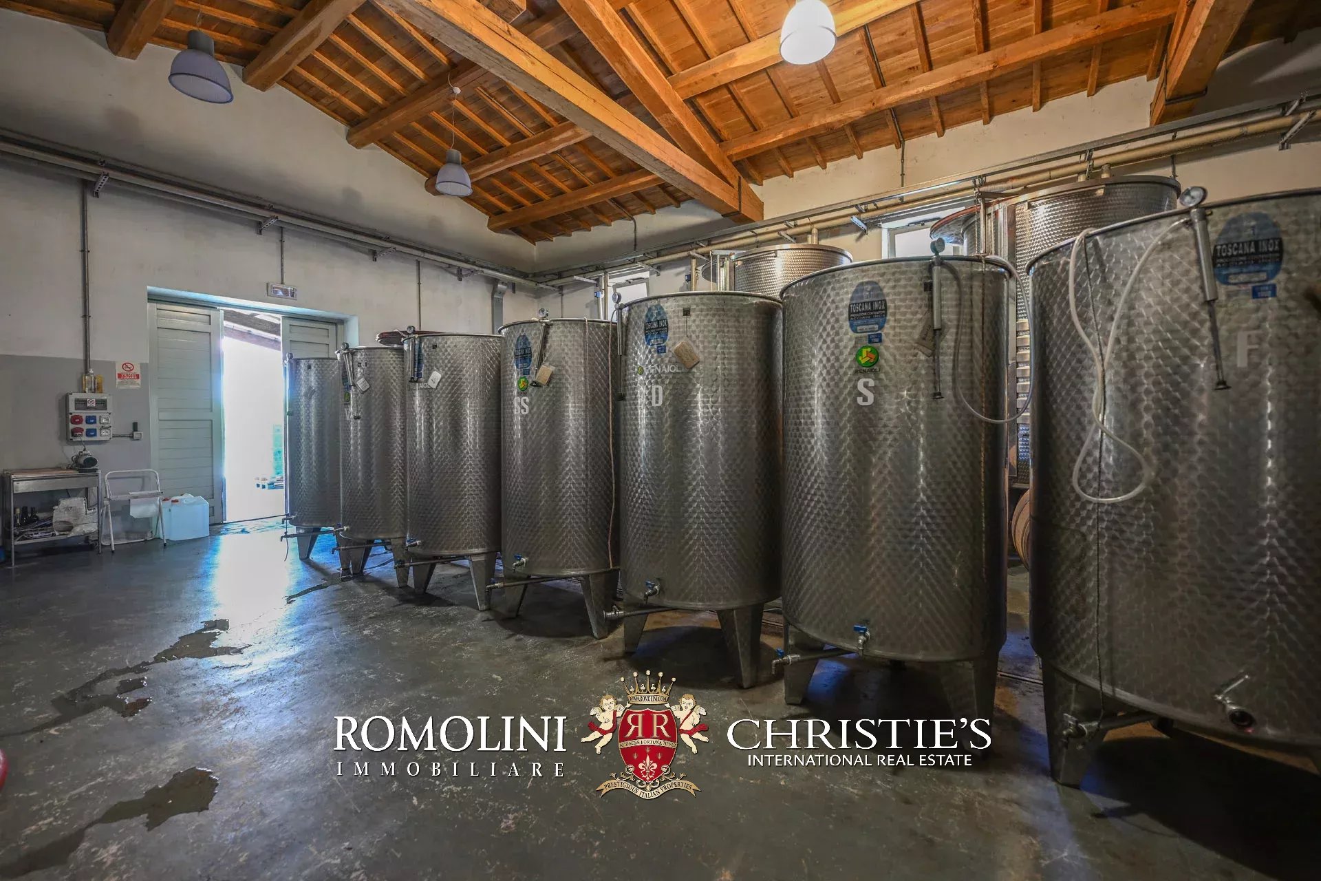 6 Bedroom Vineyard's Image 5