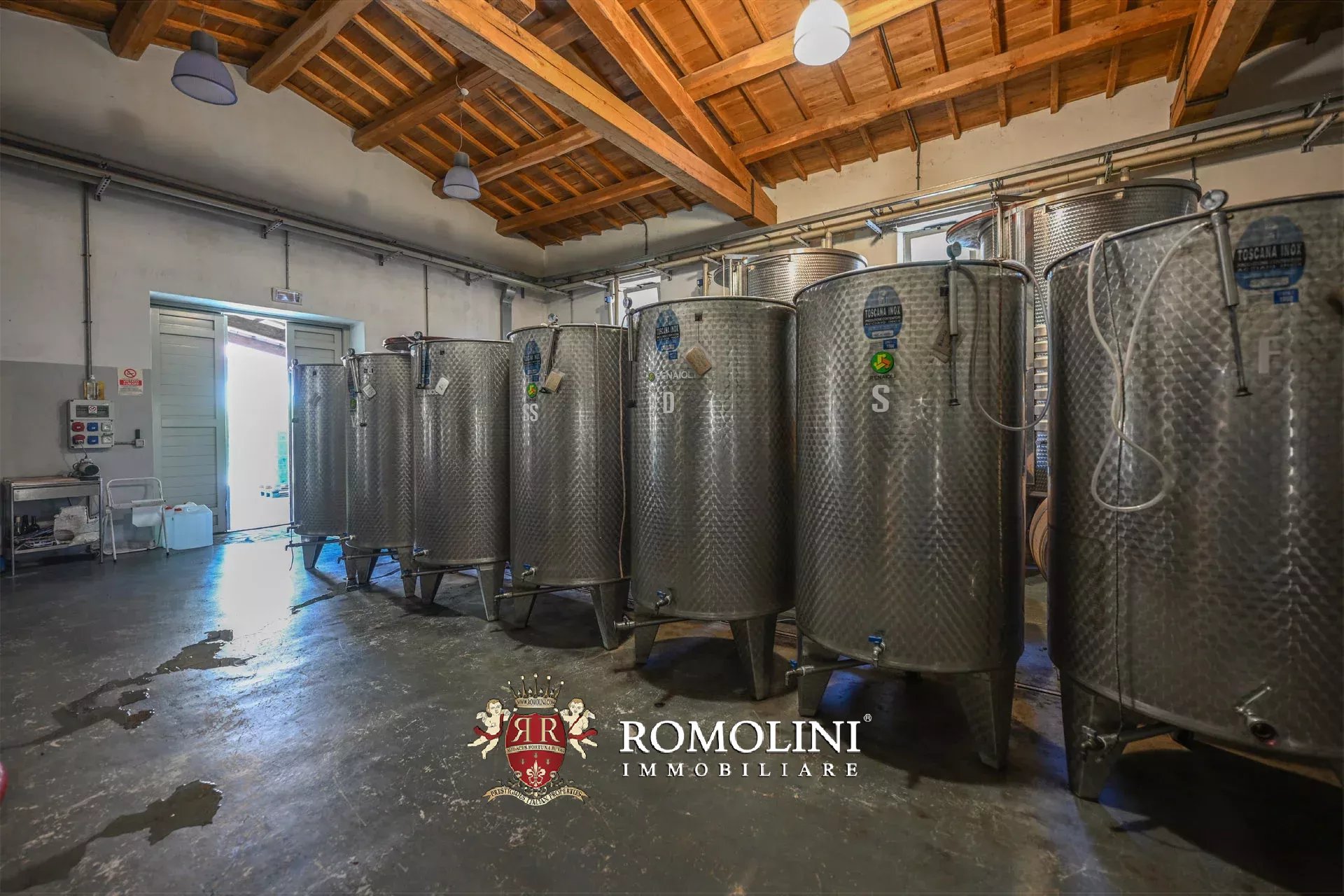 6 Bedroom Vineyard's Image 5