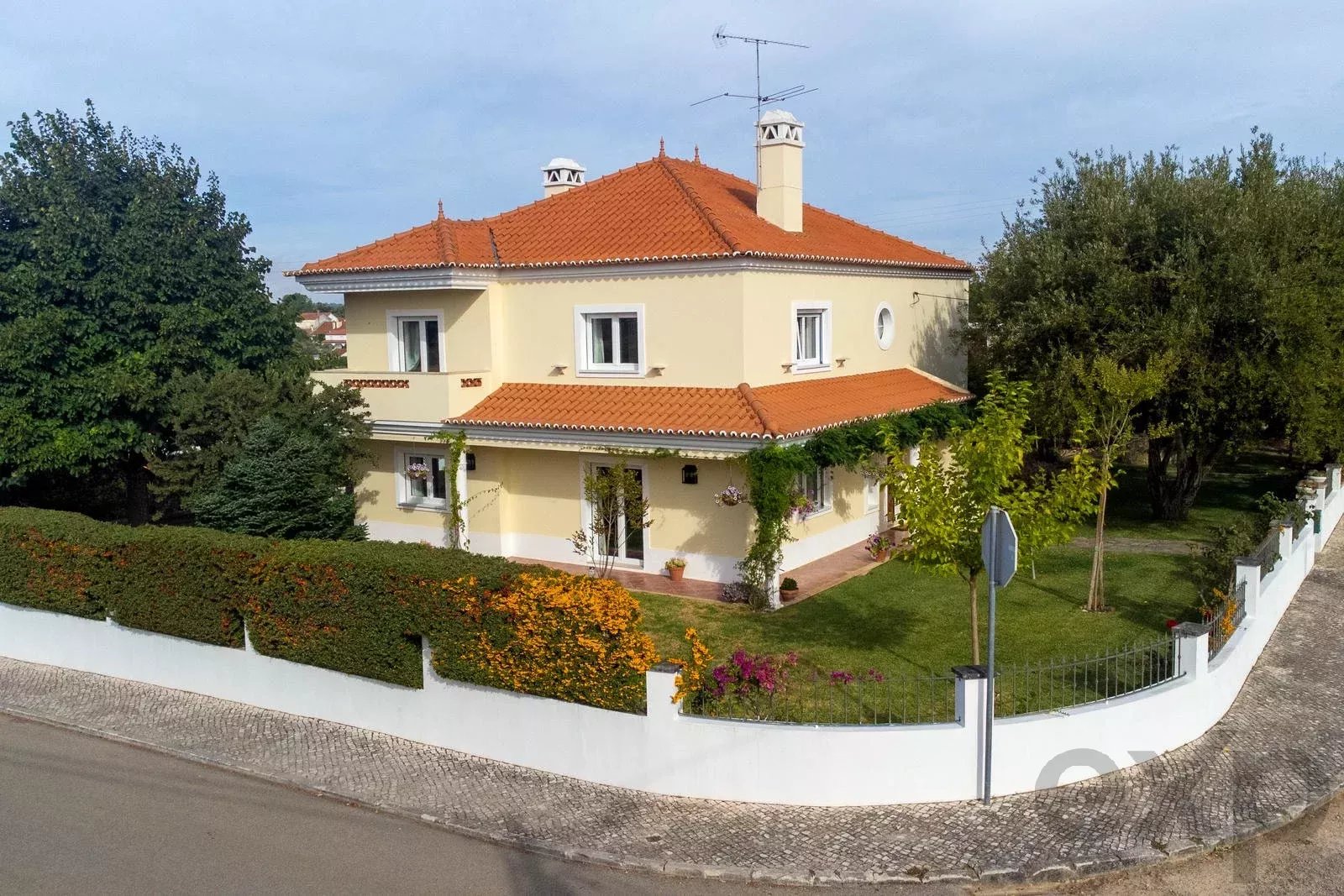 Moradia Elegante e Eficiente Perto de Tomar – Poupança Comprovada, Conforto Moderno