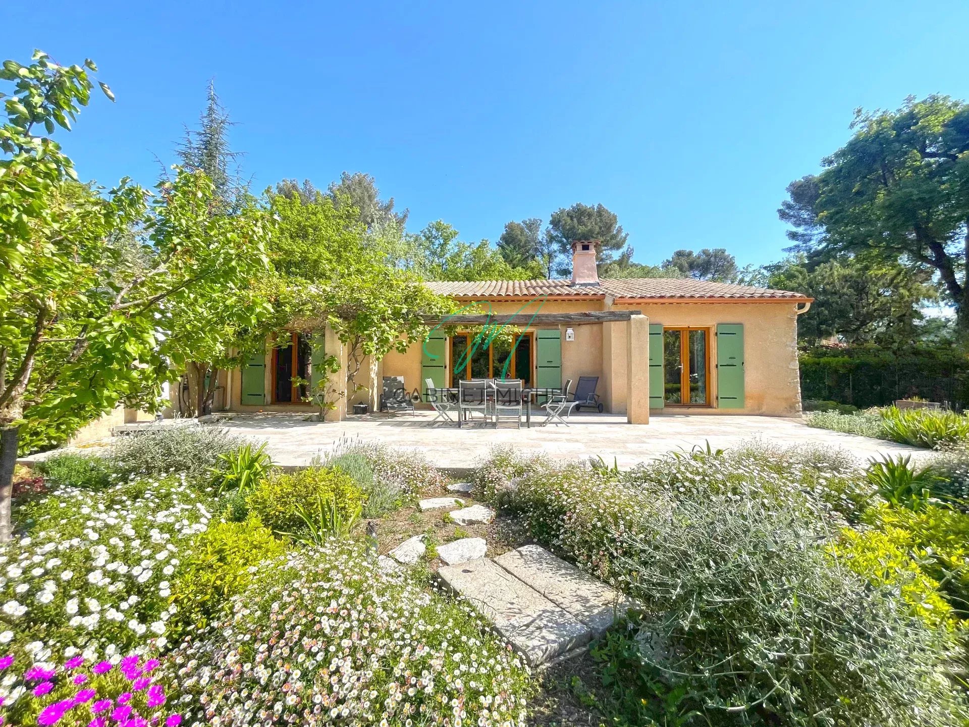 06330 ROQUEFORT-LES-PINS VILLA