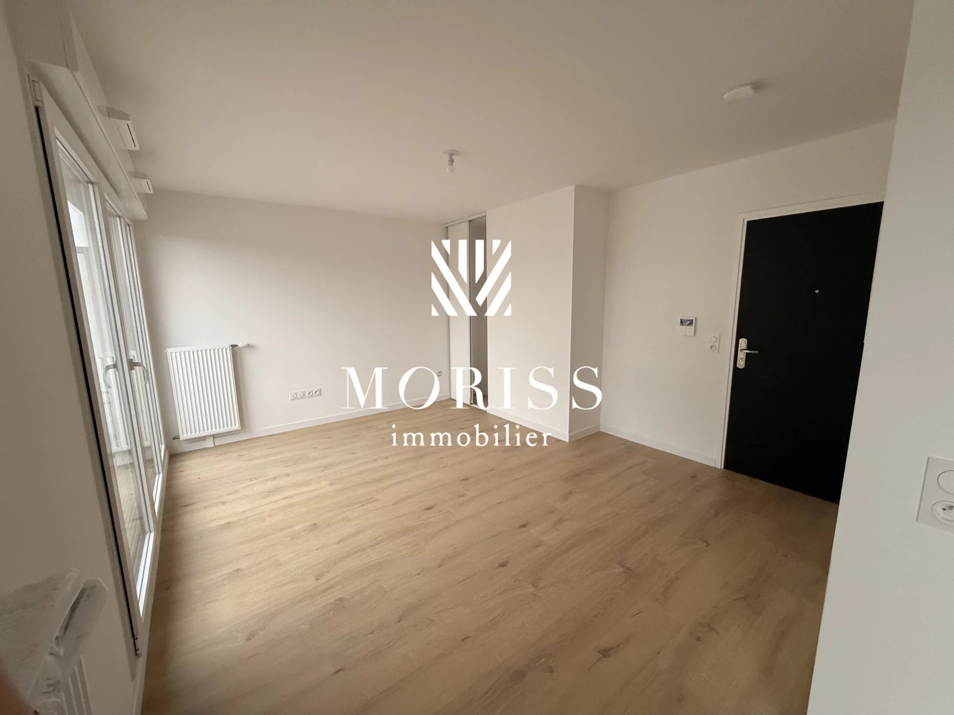 GAGNY - STUDIO EN LOCATION NUE de 27m2 + 24m2 DE TERRASSE - Image Array