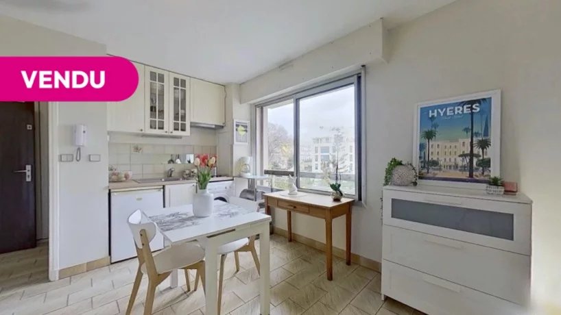 EXCLUSIVITE - HYERES CENTRE - Charmant studio meublé avec parking privatif inclus - Idéal investisseur ou premier achat