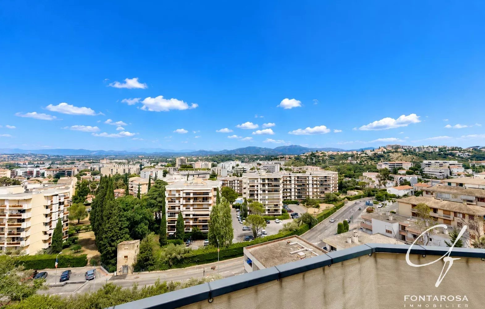 Agence immobilière de 
