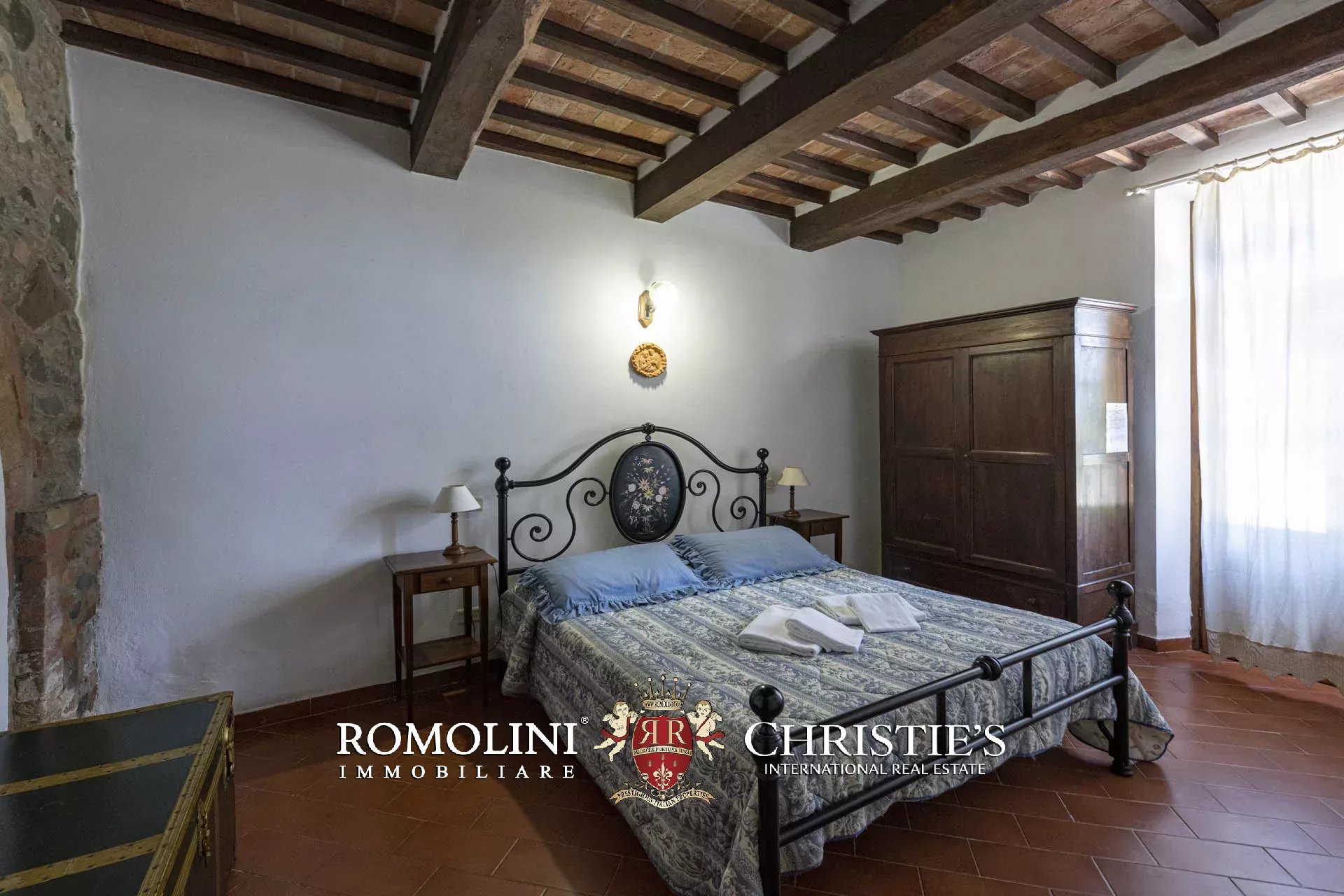 34 Bedroom Vineyard's Image 64
