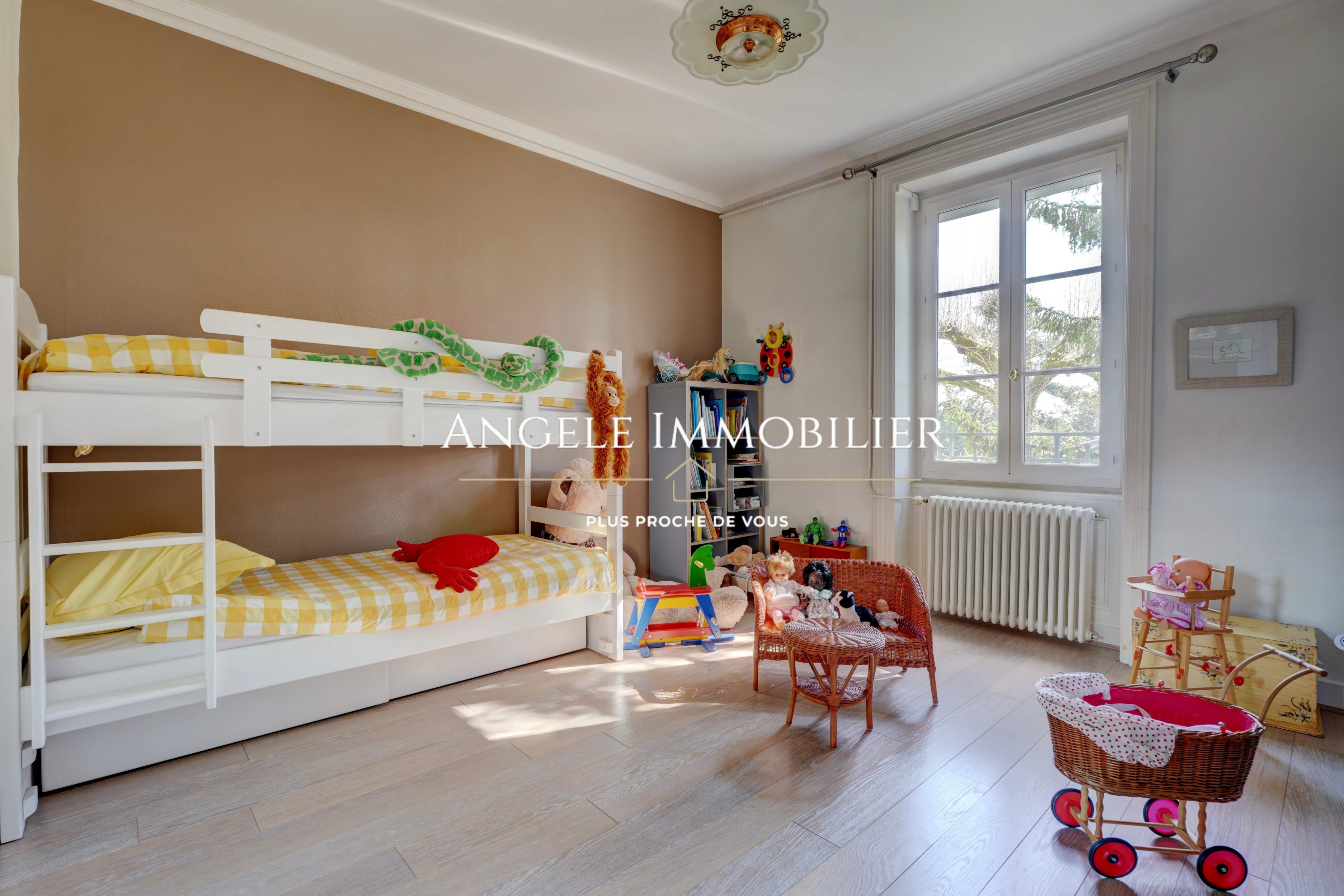 Écully. Idéalement située. Propriété de caractère fin XIXe avec piscine — photo 10