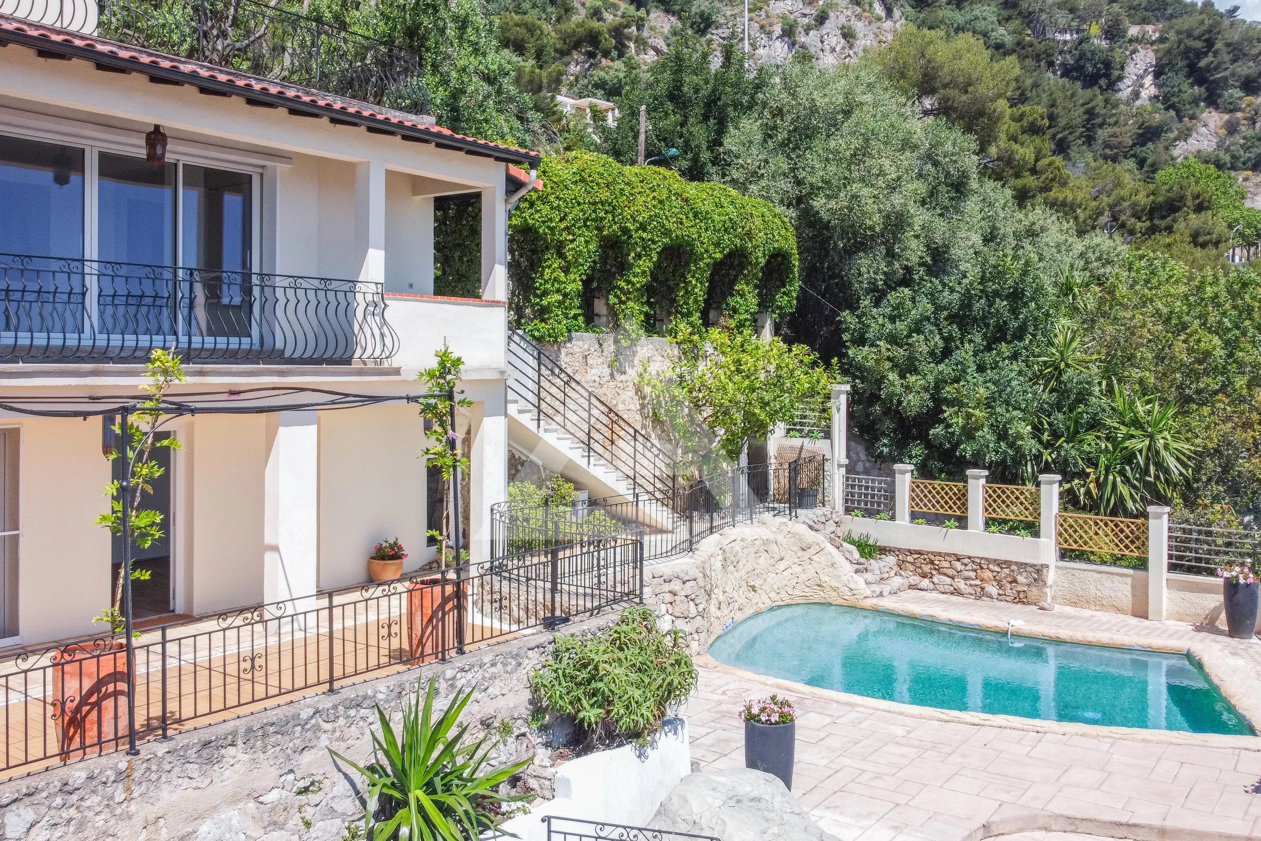 CAP D'AIL - TOWNHOUSE - ON THE BORDER OF MONACO
