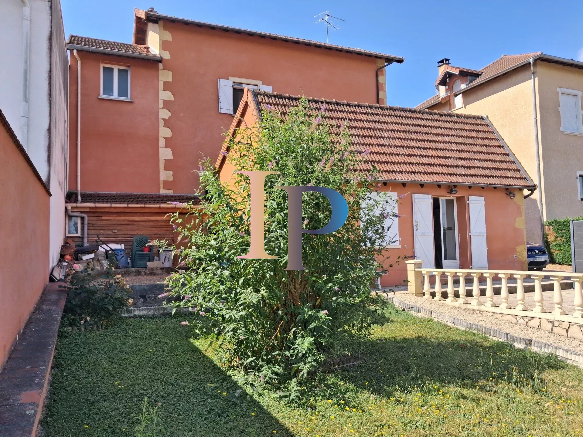 Maison 4 pièces 176 m² · à Saint-Denis-de-Cabanne · 176 m² · 186 000 €
