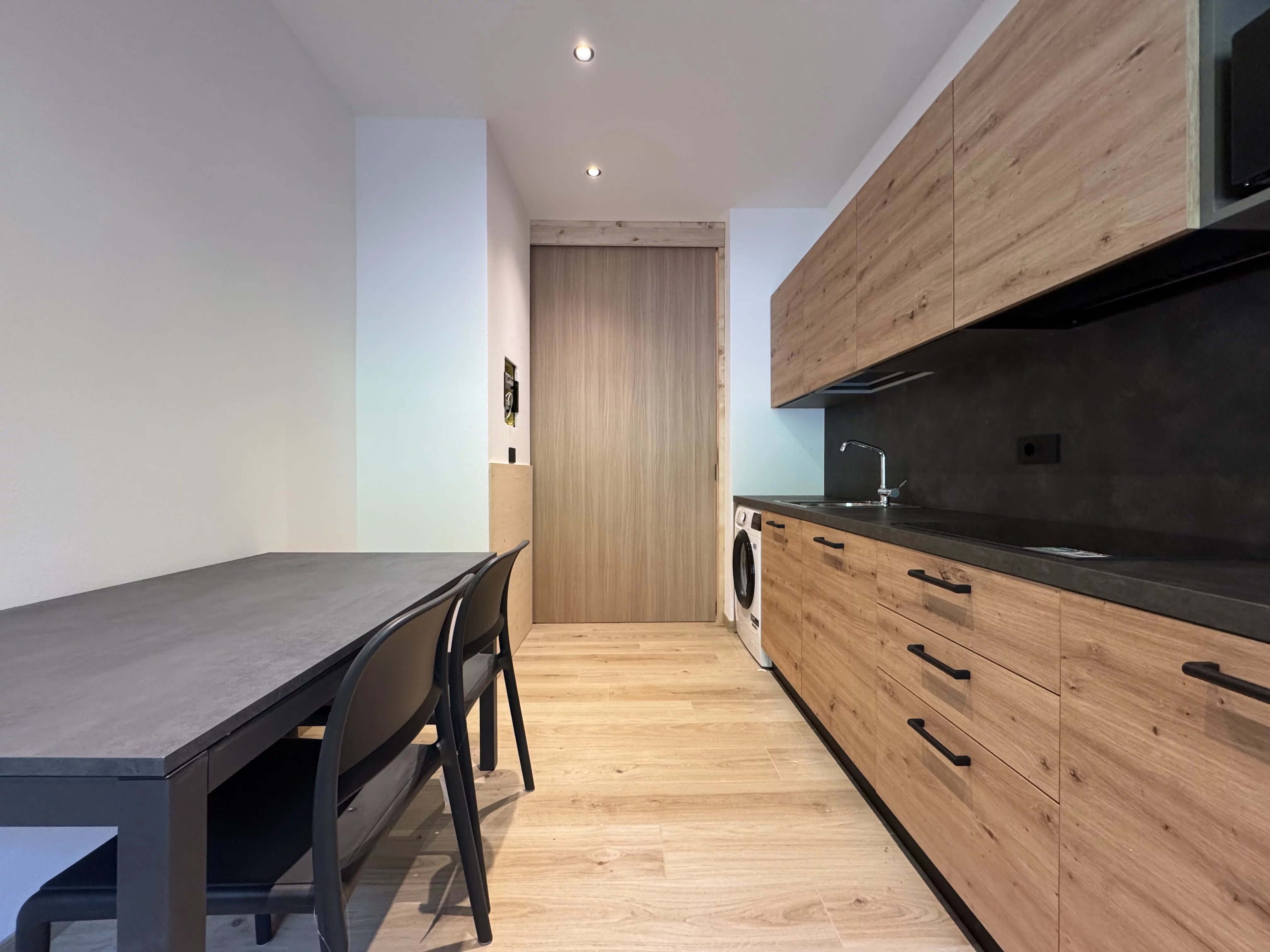 NEW STUDIO APARTMENT WITH PARKING SPACE — photo 7