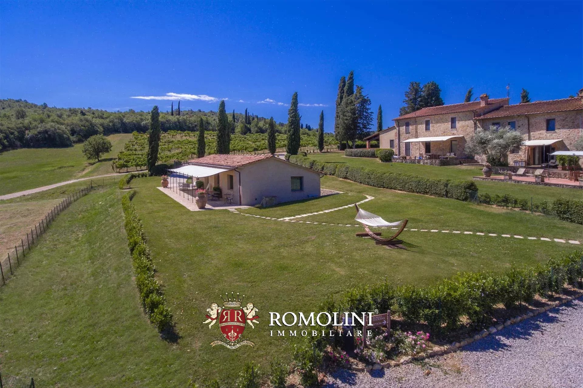 25 Bedroom Vineyard's Image 20
