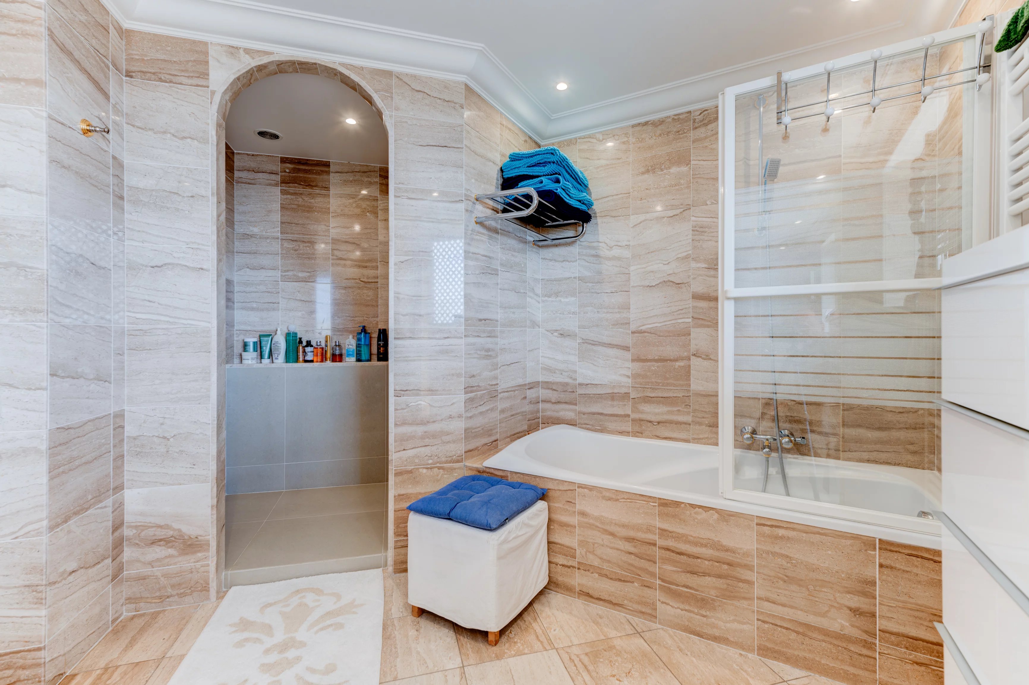  Image of Apartment - 2 Bedrooms - 1 Bathrooms for Sale in Alpes-Maritimes-Cannes-France, Image 11