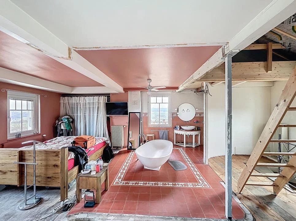 Grande maison à rénover au cœur du village ! Magnifique vue !