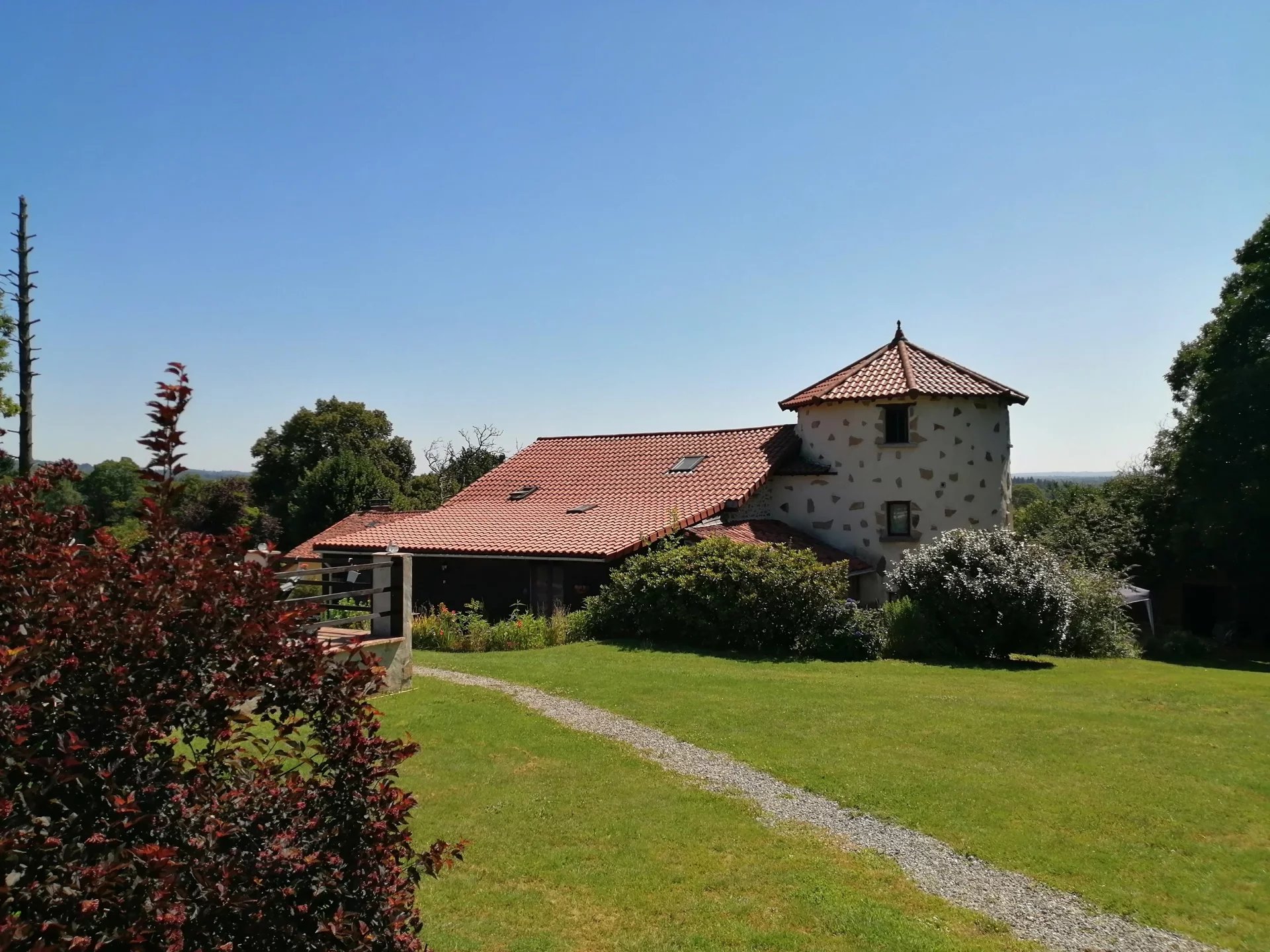 Maison de trois chambres avec gîte d'une chambre dans la tour