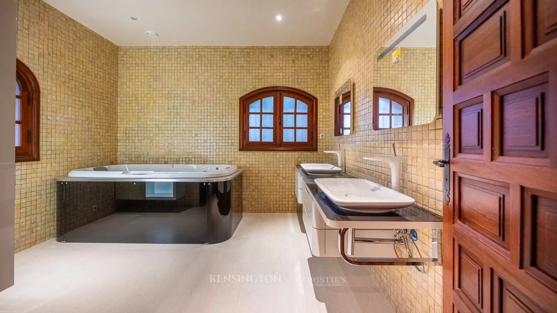 4 Bedroom Villa/Townhouse's Image 25
