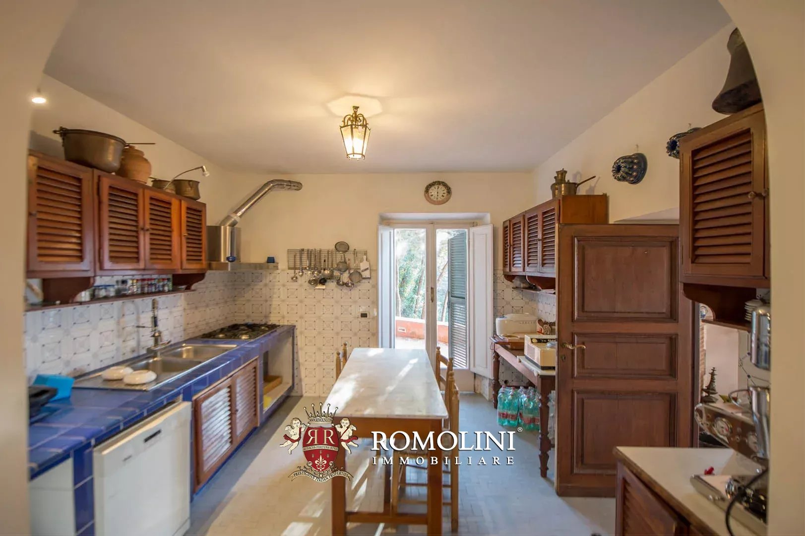 10 Bedroom Villa/Townhouse's Image 31