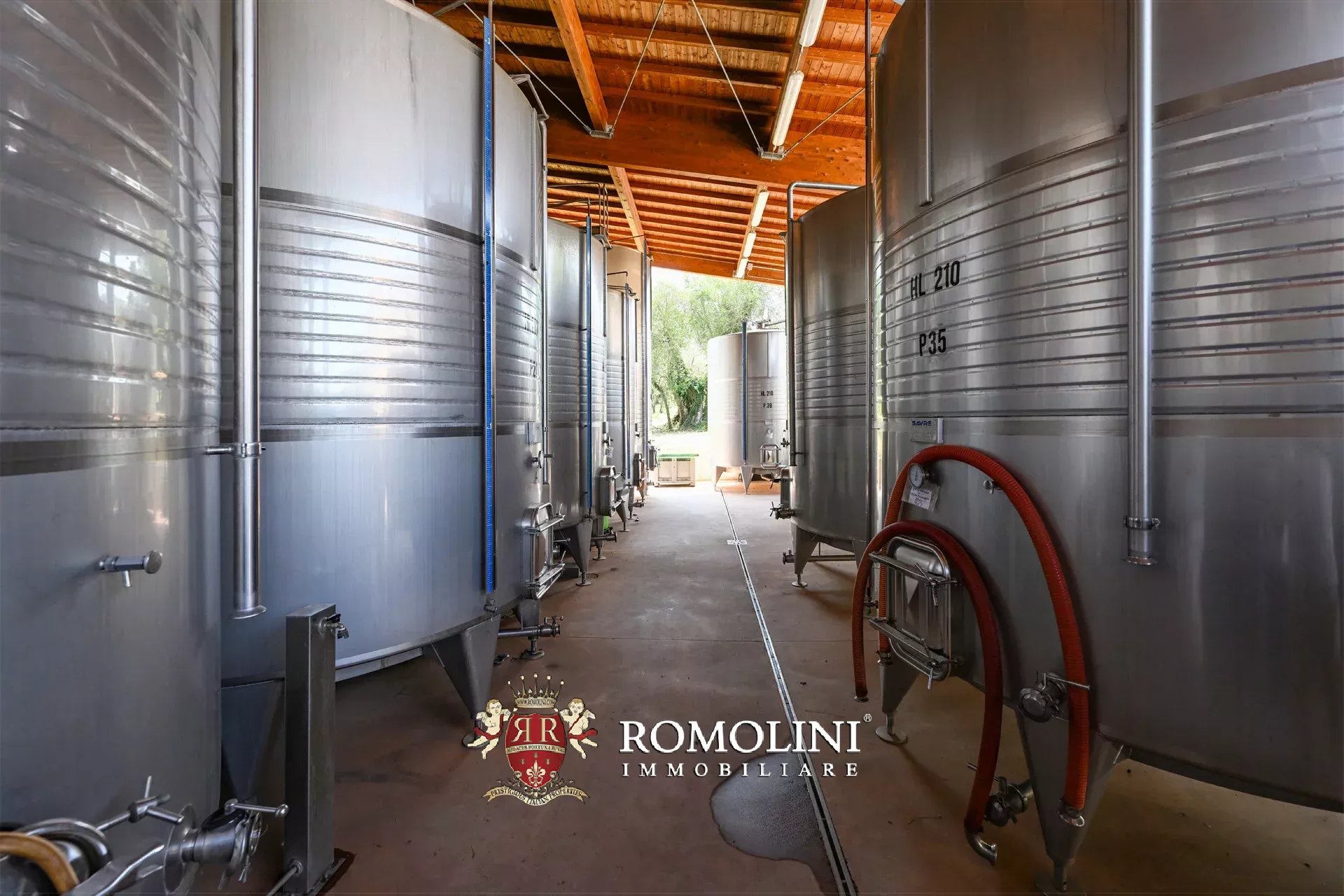 10 Bedroom Vineyard's Image 4