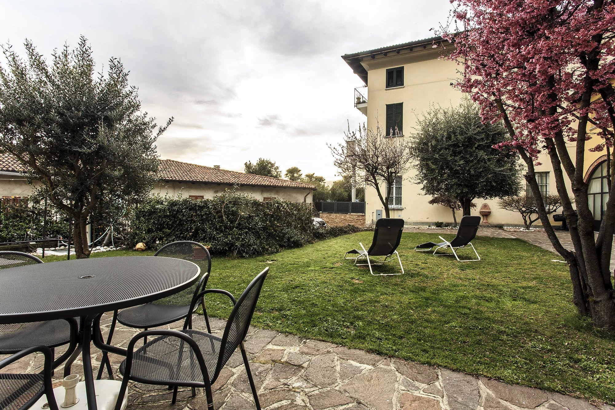 appartement avec garage et jardin - picture 19