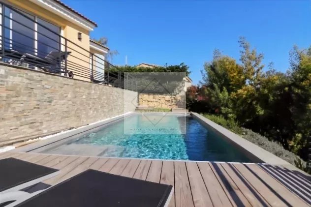 CHARMANTE VILLA AVEC PISCINE – LOCATION SAISONNIÈRE – CROIX DES GARDES — photo 3