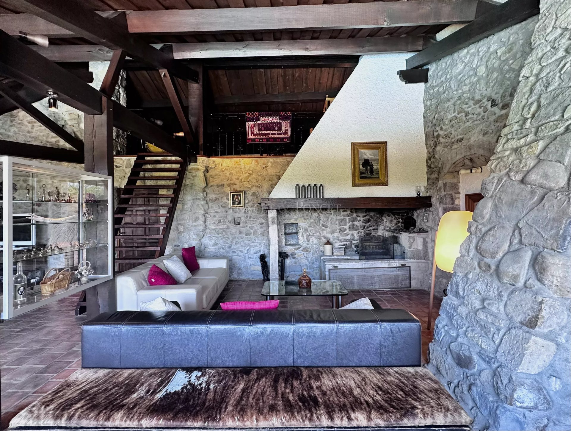 5 Bedroom Villa/Townhouse's Image 3