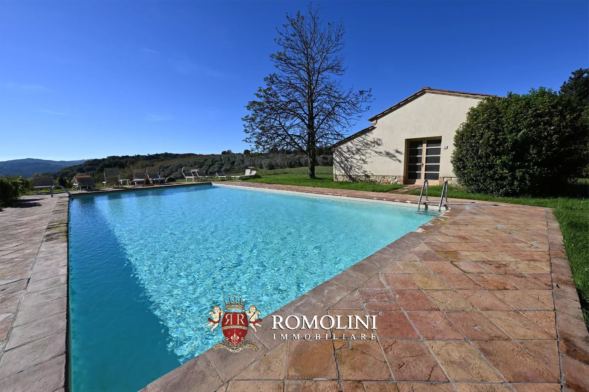 35 Bedroom Vineyard's Image 27
