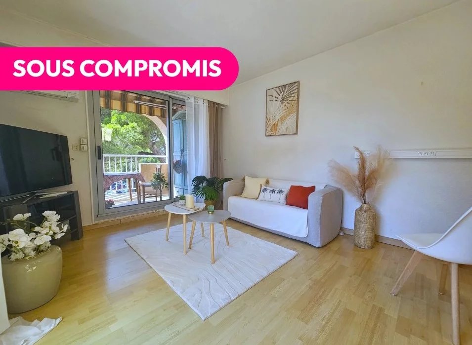 EXCLUSIVITE - Hyères Port - Studio 25 m² meublé avec parking, terrasse vue dégagée