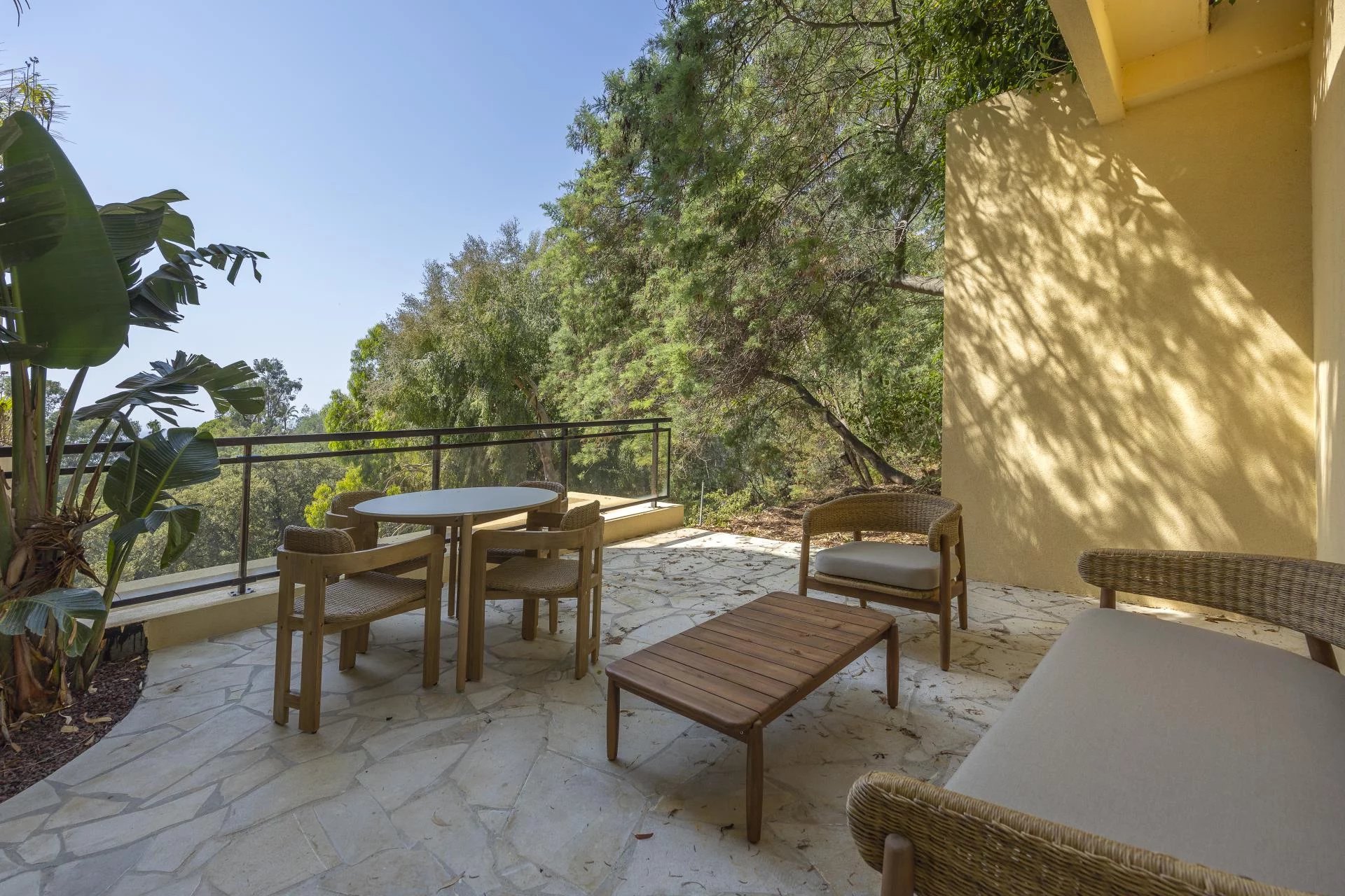 Spacious, fully renovated studio in an upscale residence