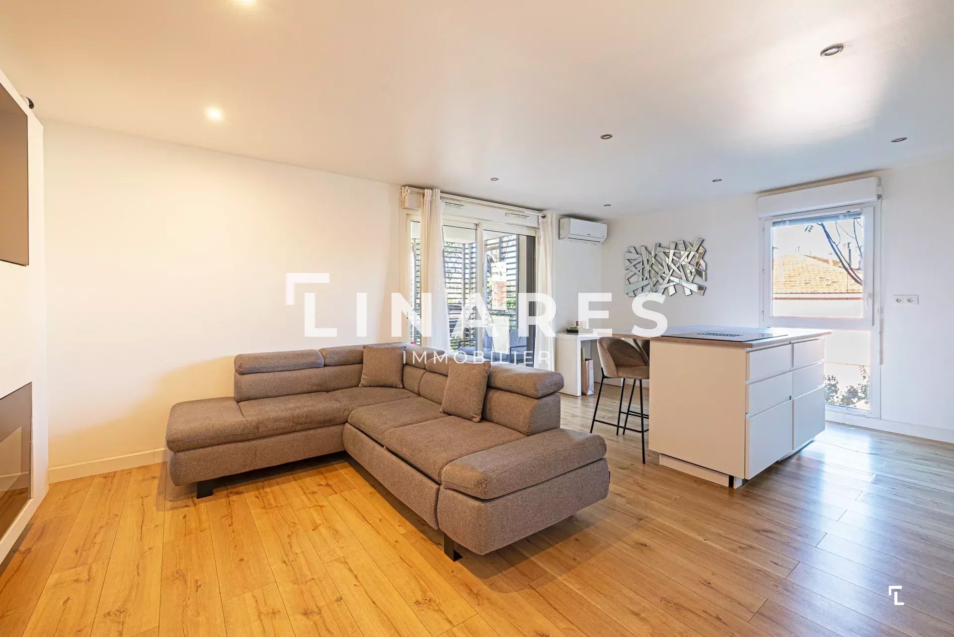 TERRASSES & LUMIERE - Appartement T3 de 64 m2 - Terrasse 16 m2 et 8m2 - Parking - 13009