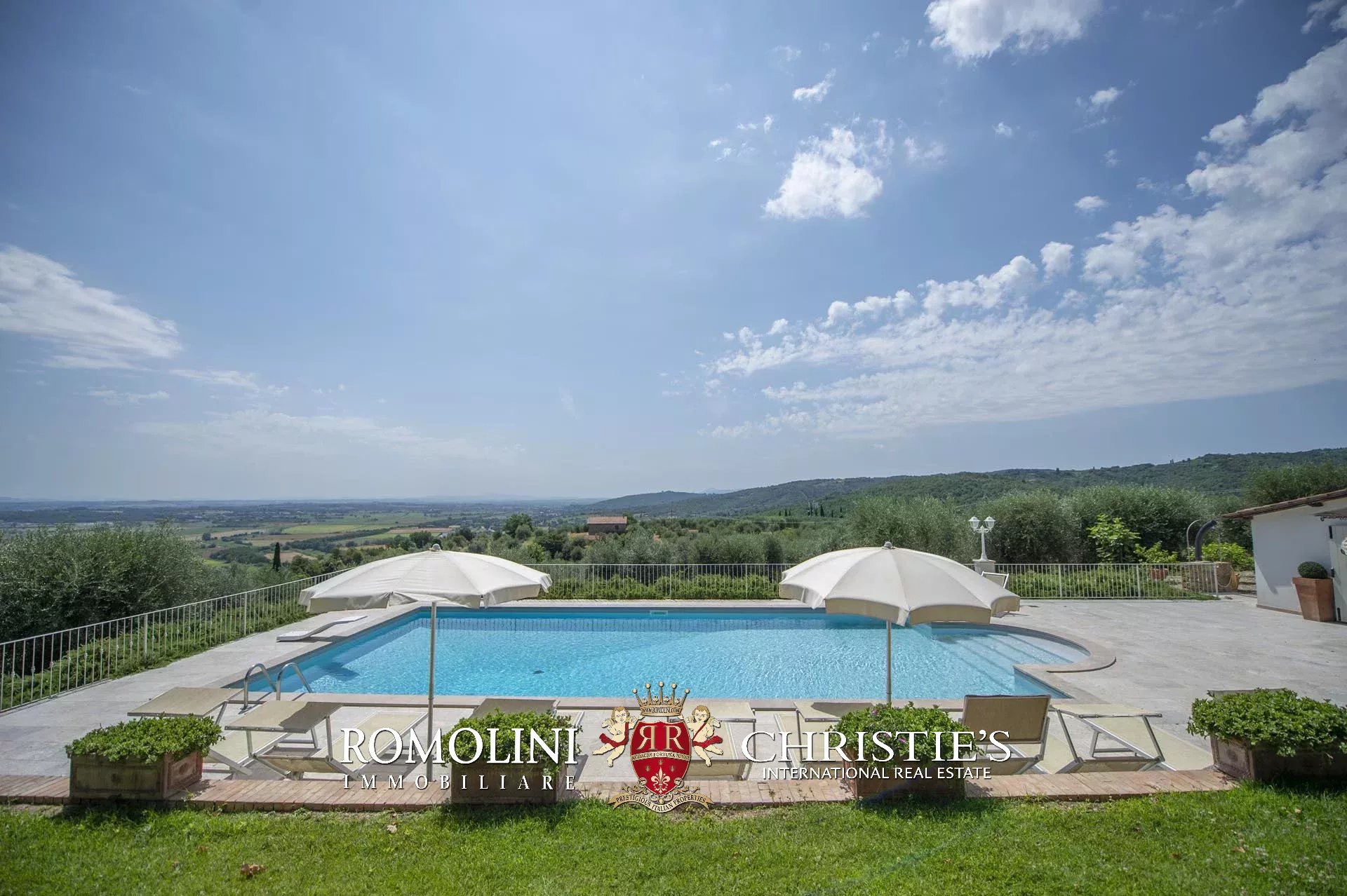 6 Bedroom Villa/Townhouse's Image 26