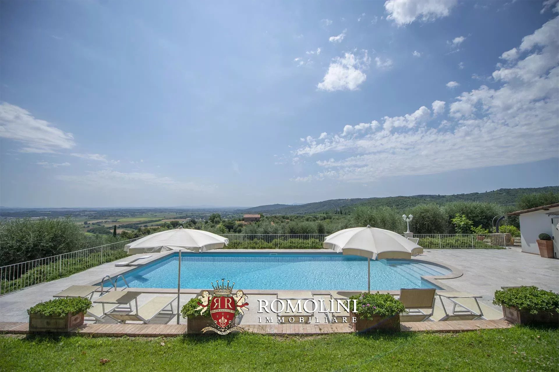 6 Bedroom Villa/Townhouse's Image 26