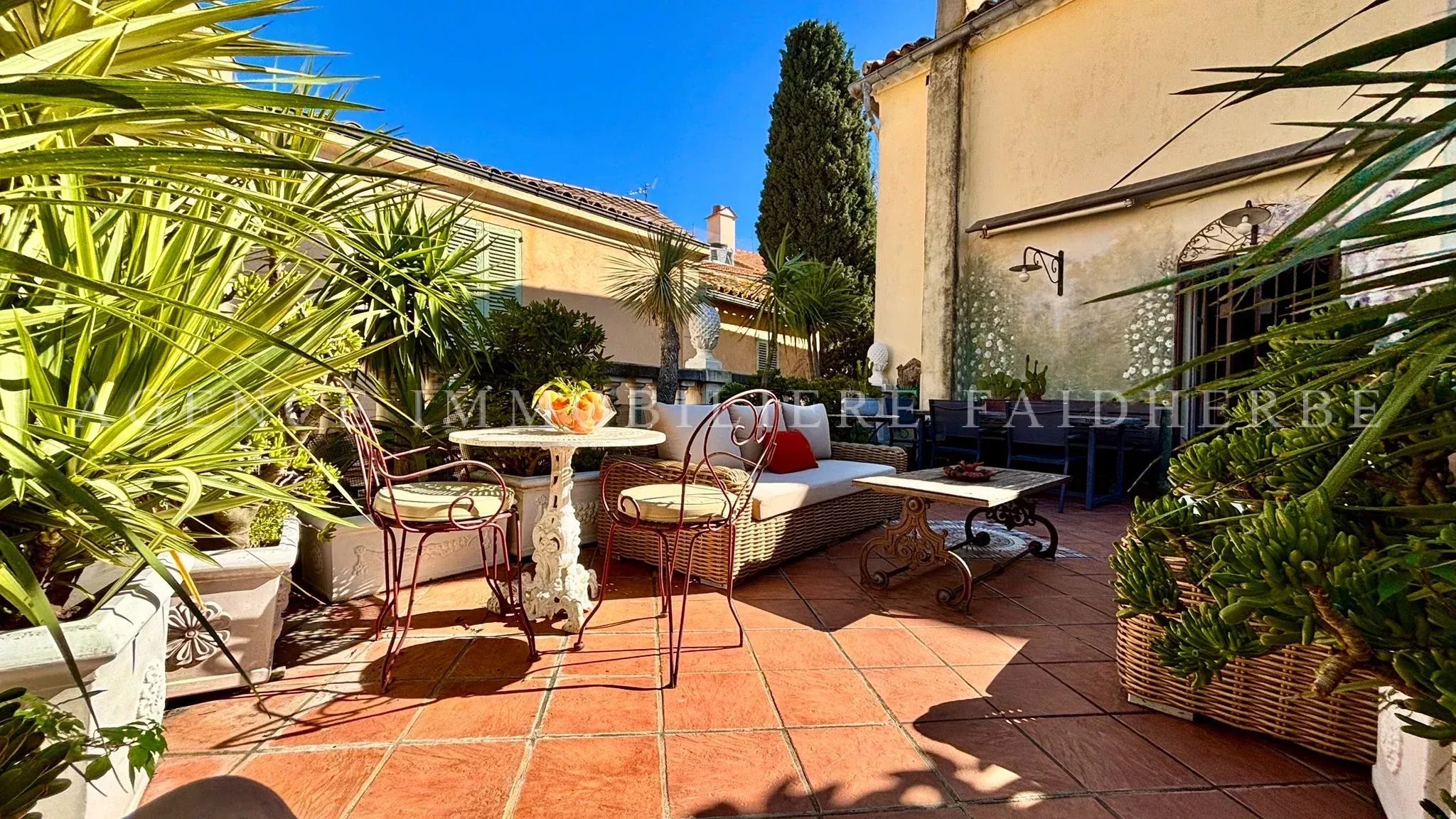Maison de village, à quelques pas de la Place des Lices et du port REF 164