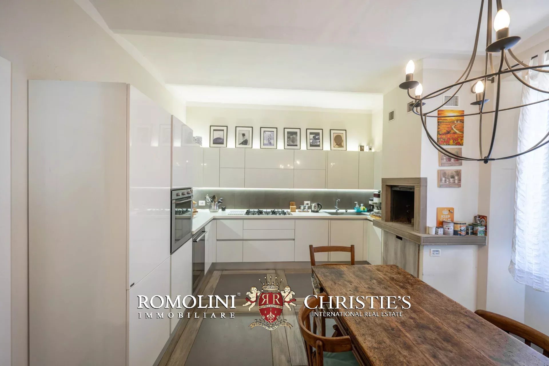 5 Bedroom Villa/Townhouse's Image 14