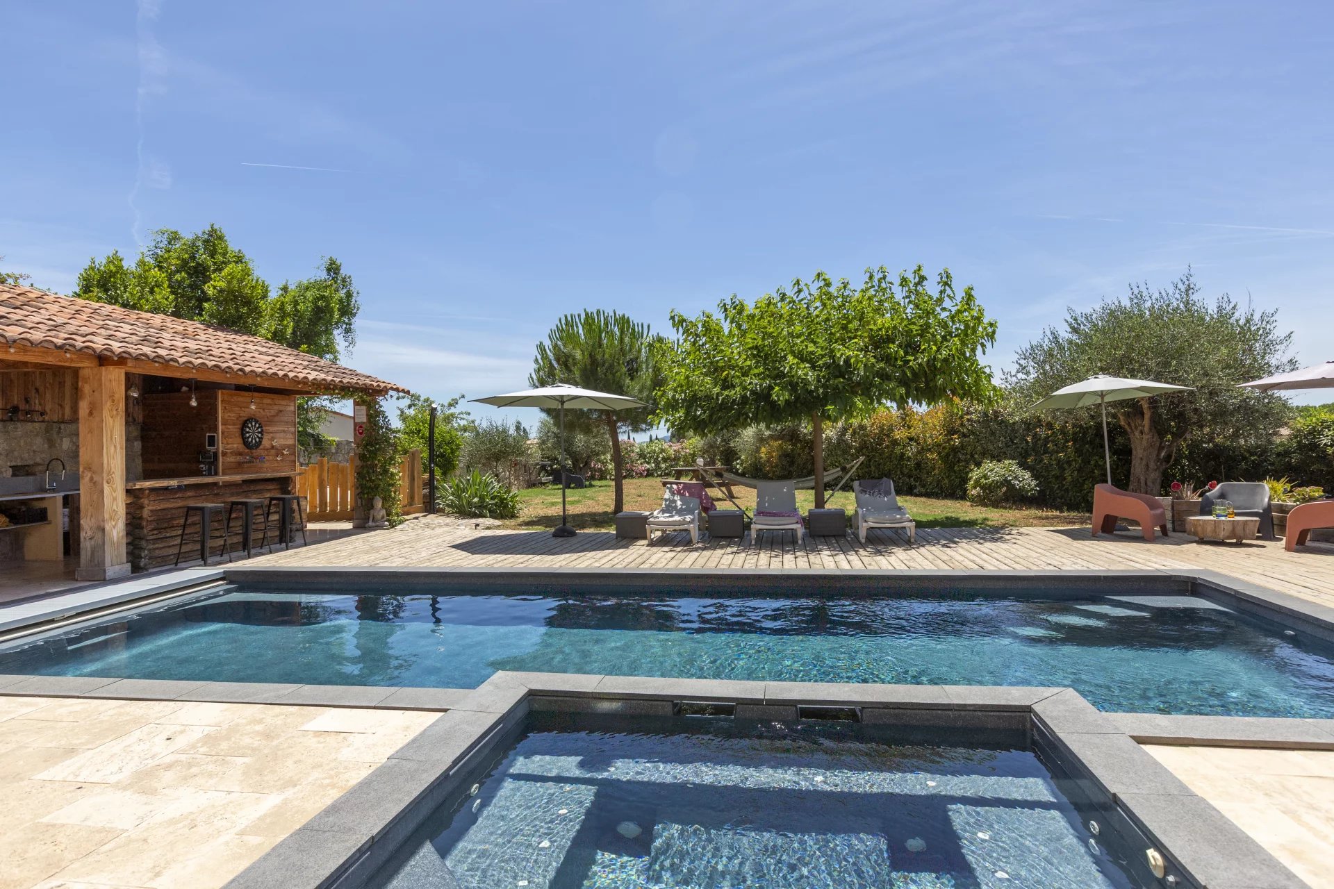 Renovated stone house with independent apartment walking distance to the village – Montauroux