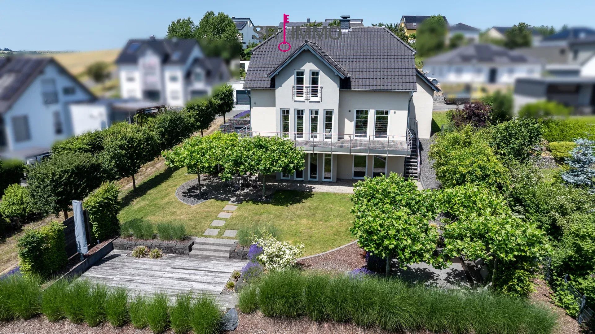 Modernes EFH mit Highlight-Garten und Panoramablick über Neuerburg