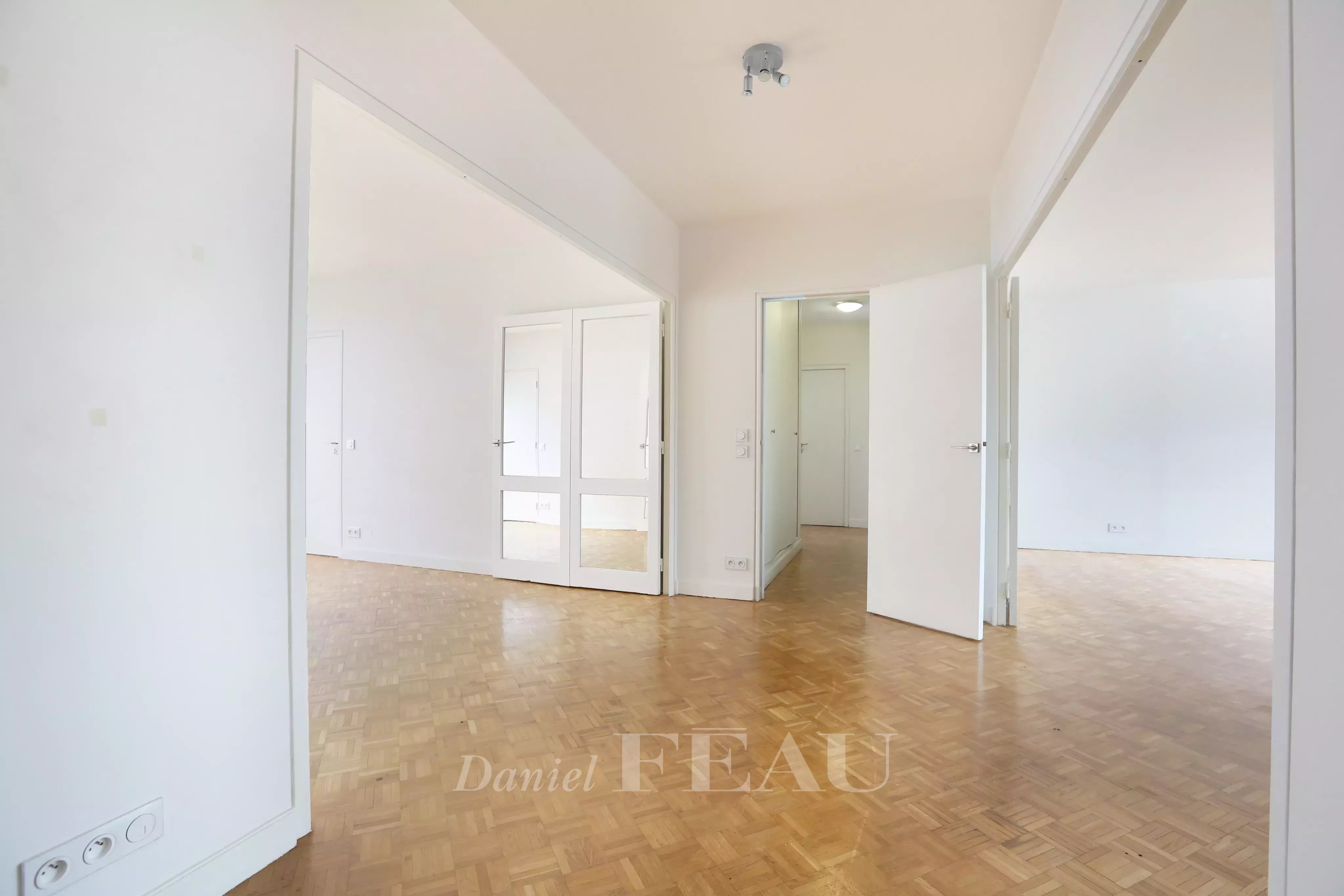 Sale Apartment Paris 15th