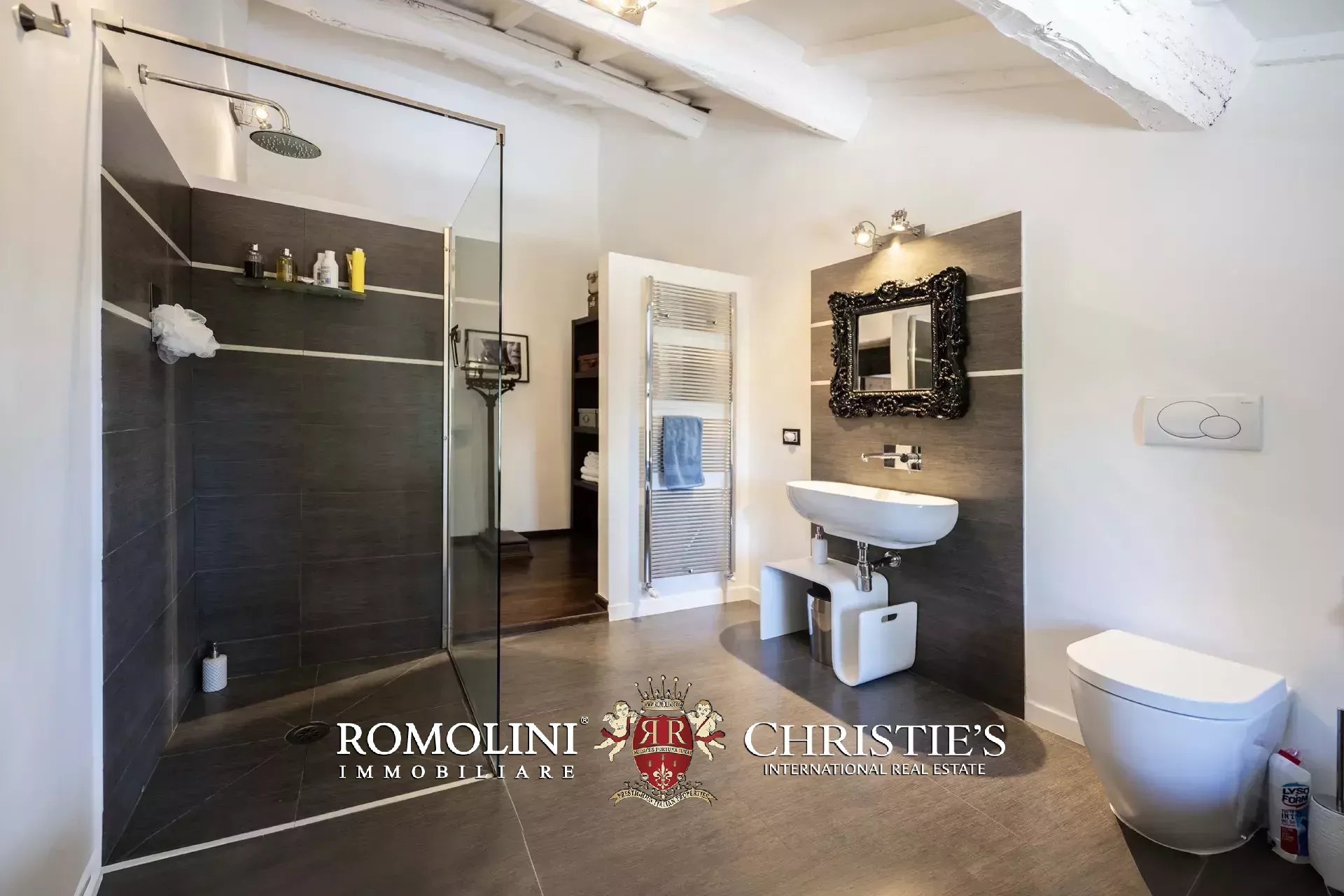 6 Bedroom Villa/Townhouse's Image 48