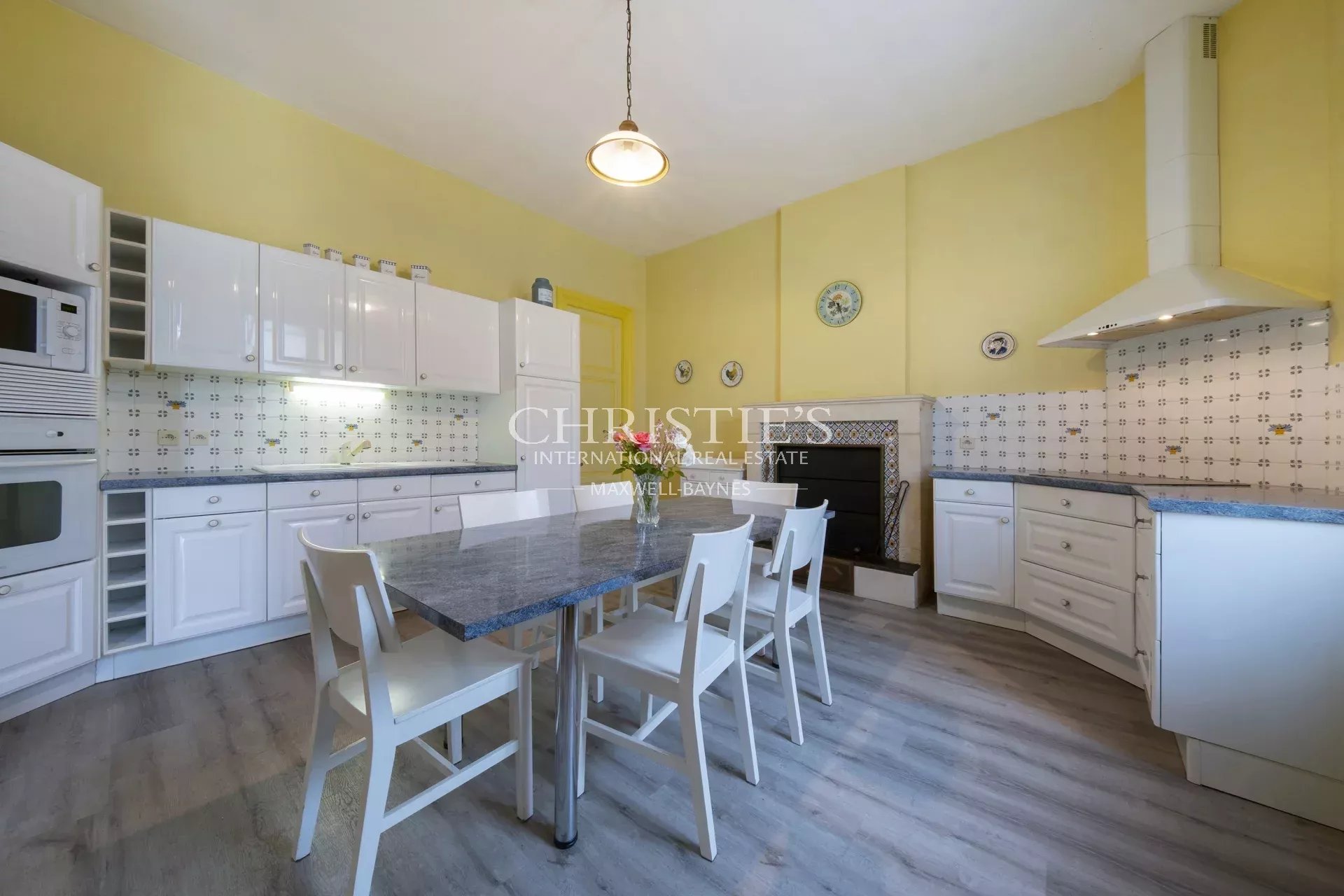 6 Bedroom Villa/Townhouse's Image 12