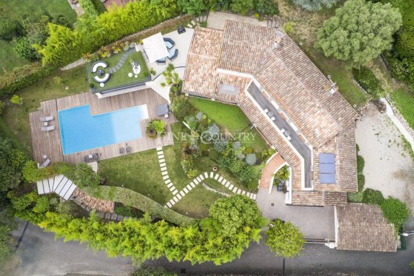 Villa for sale in Vence with mountains and small sea view — photo 1