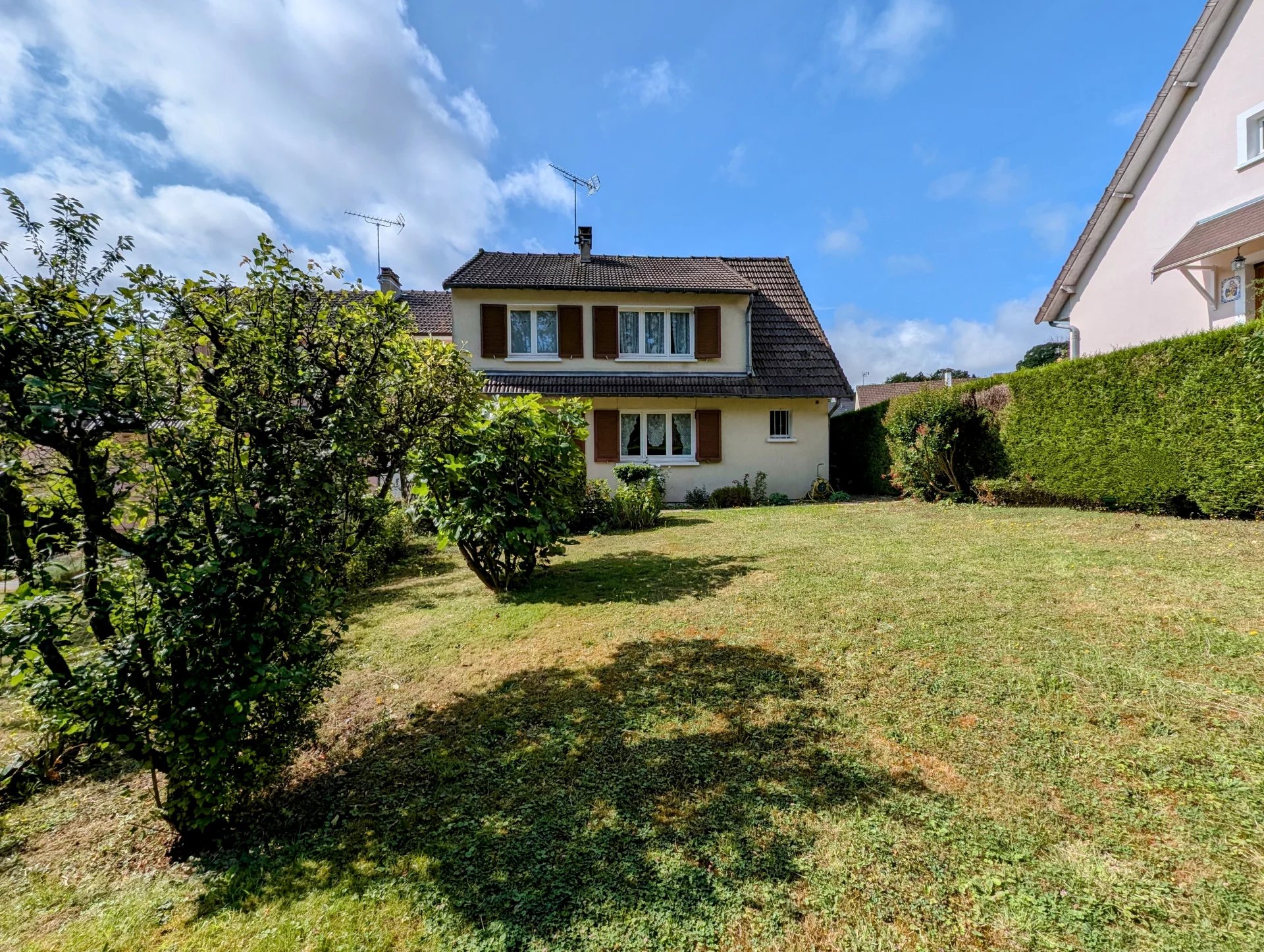 Sale House Montfort-l'Amaury