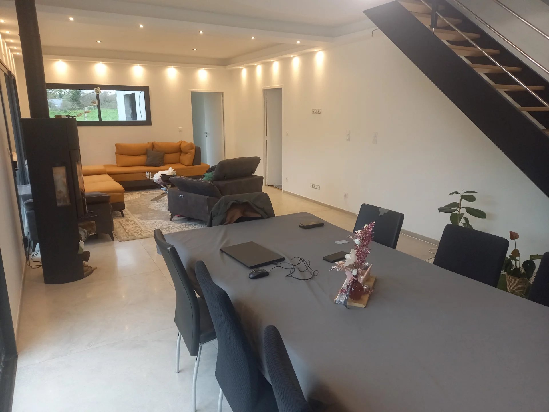 PROPRIETE DE 241 M2 HABITABLE SUR UN TERRAIN DE 3900 M2