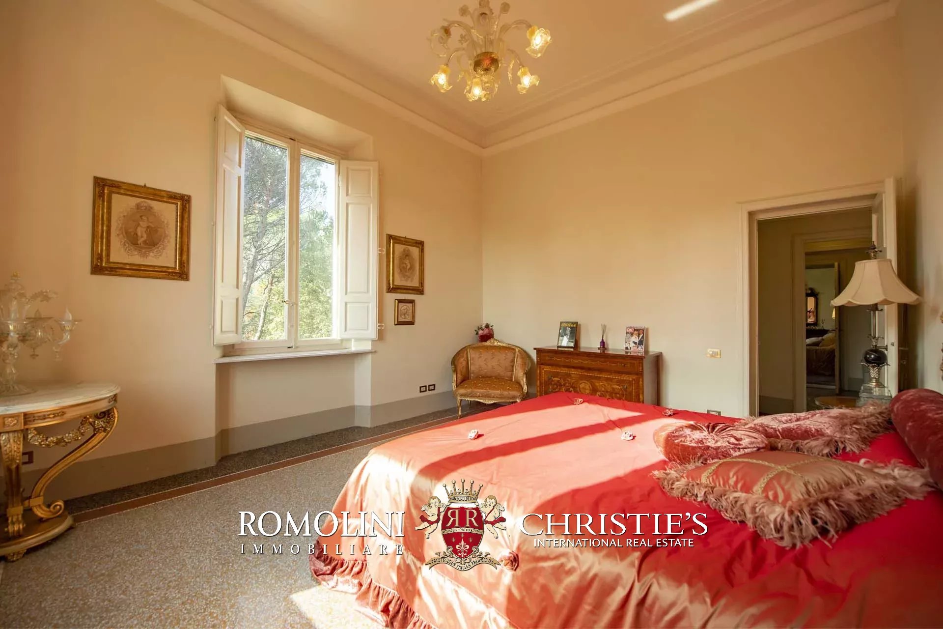 8 Bedroom Villa/Townhouse's Image 32