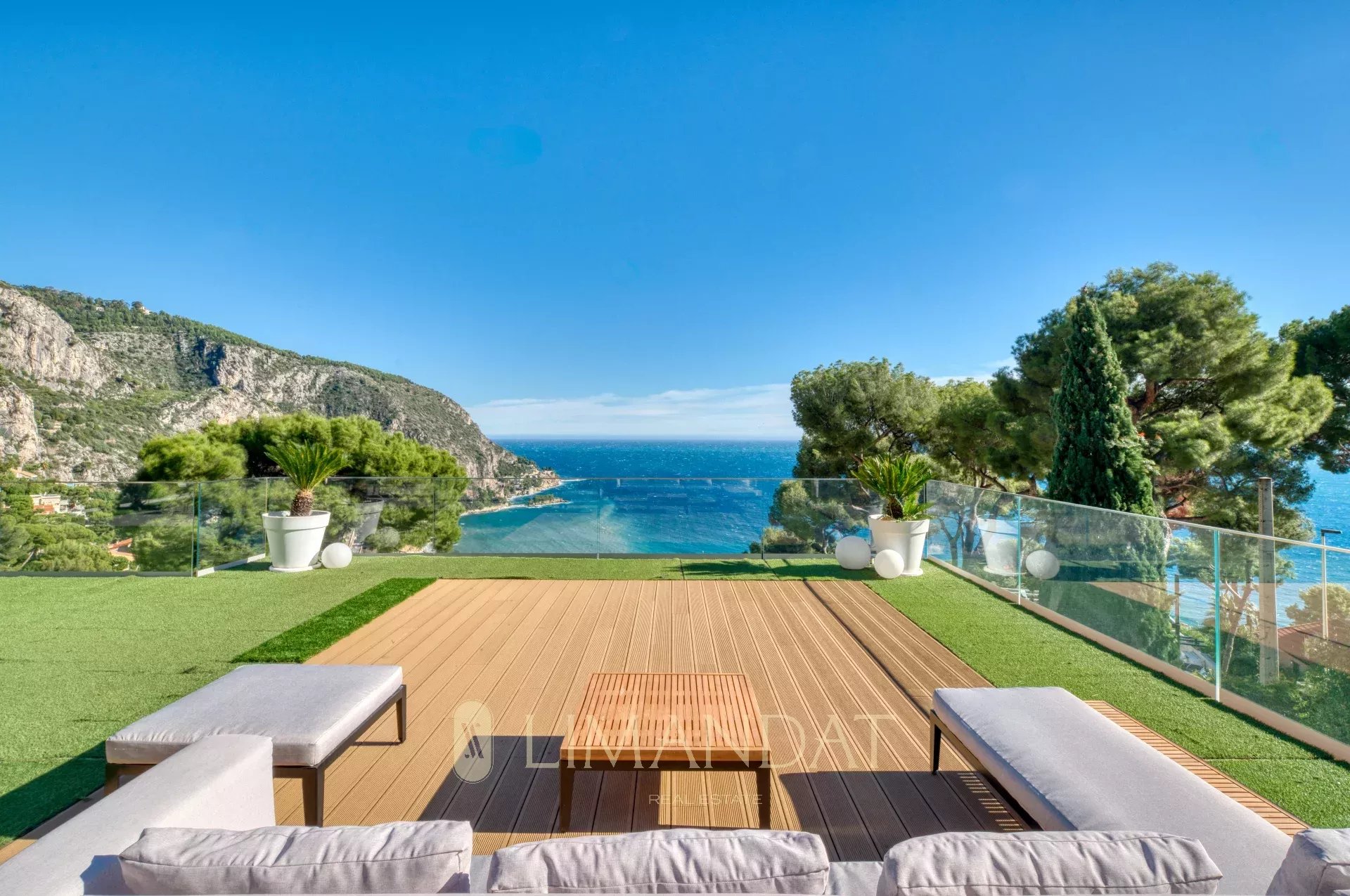 Éze Bord de mer  - Villa 220 m2, terrain 800 m2, piscine, garage